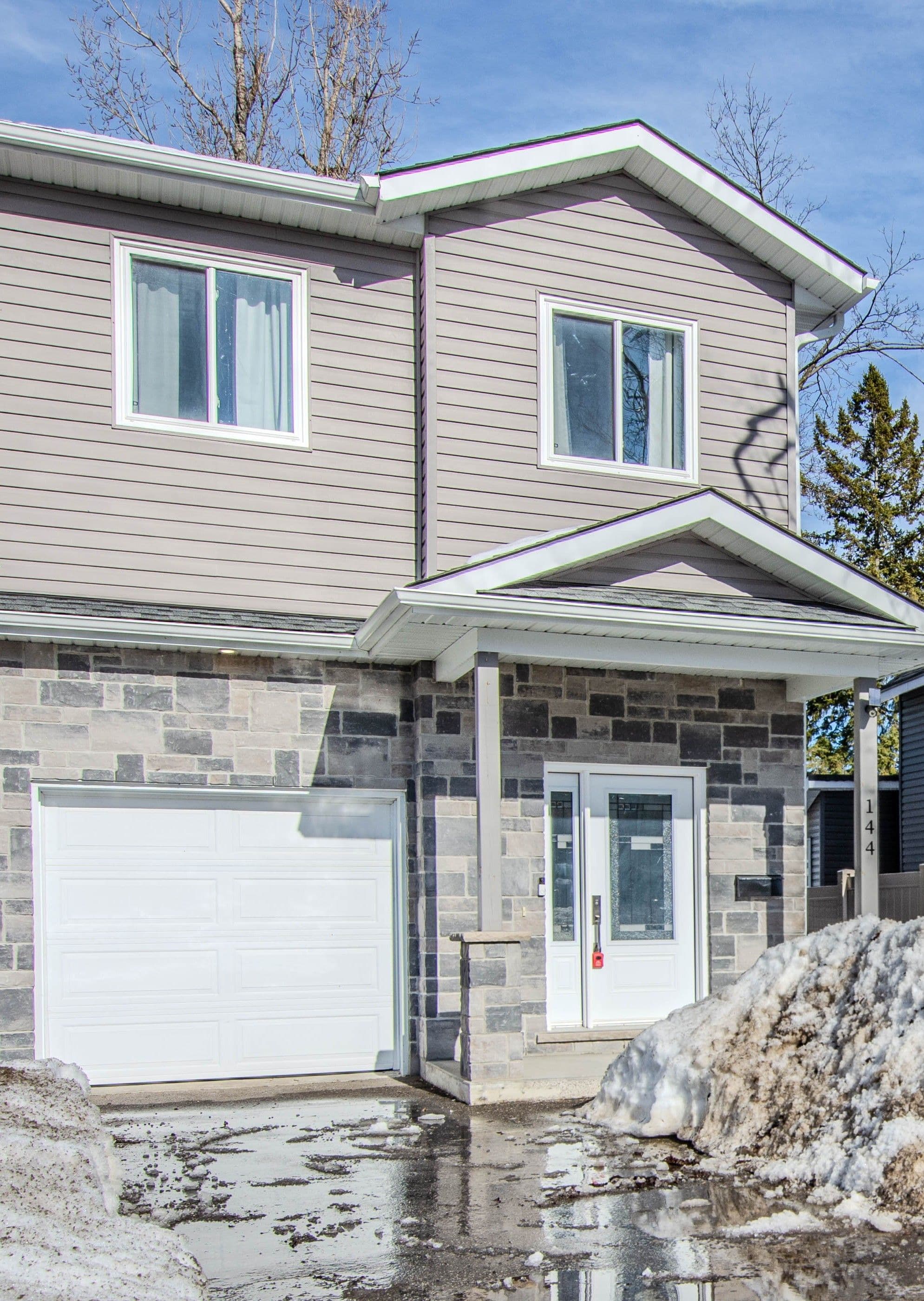 144 Memorial Avenue, Orillia, ON L3C 5X2