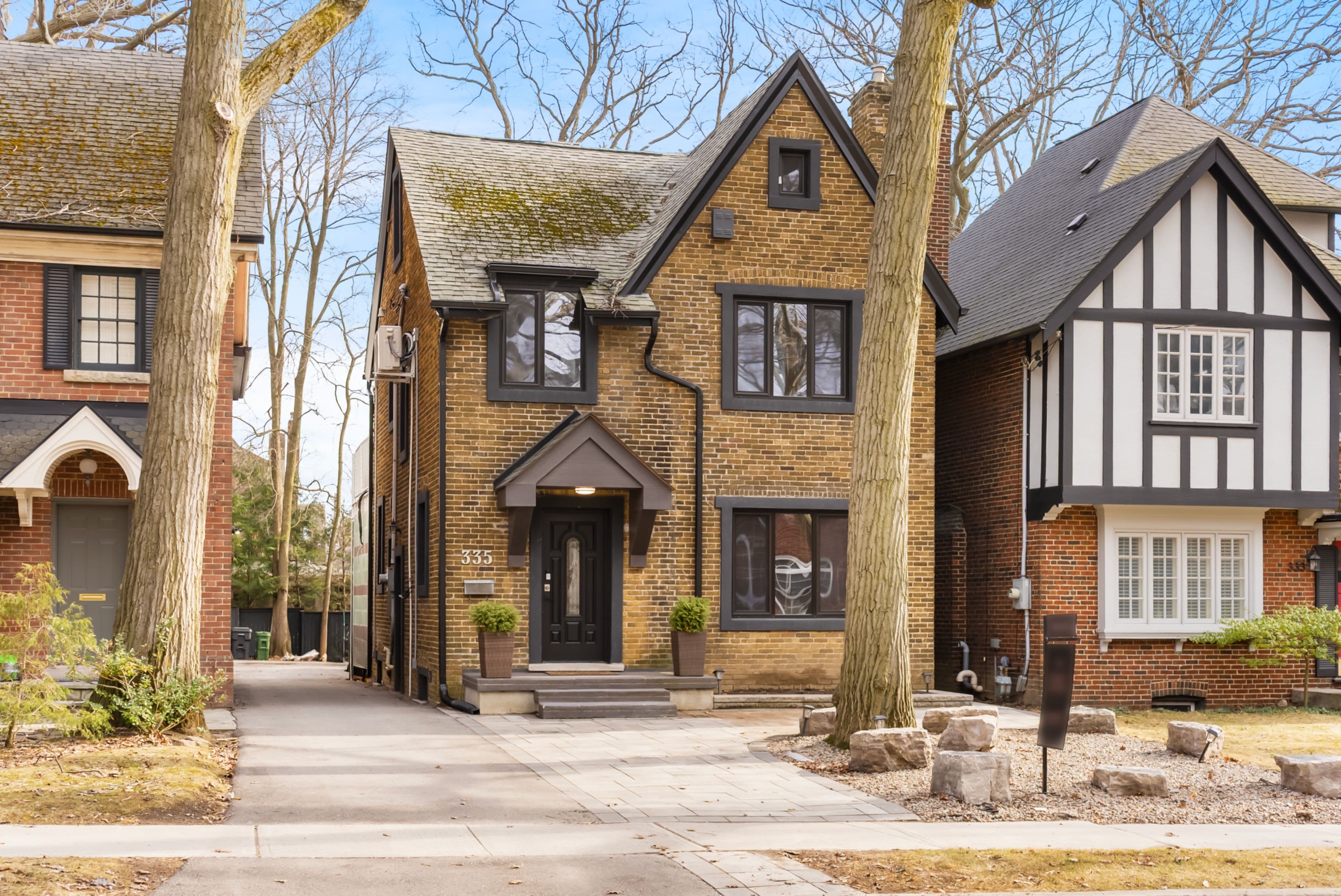 335 St Clair Avenue E, Toronto C09, ON M4T 1P3