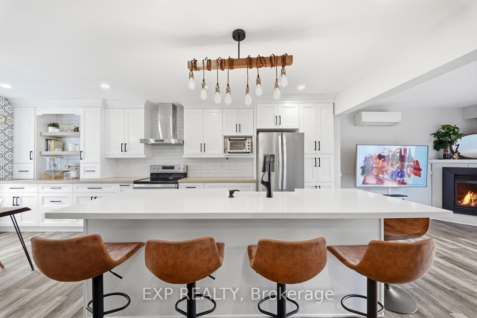 948 Downing Court, Oshawa, ON L1G 7R5