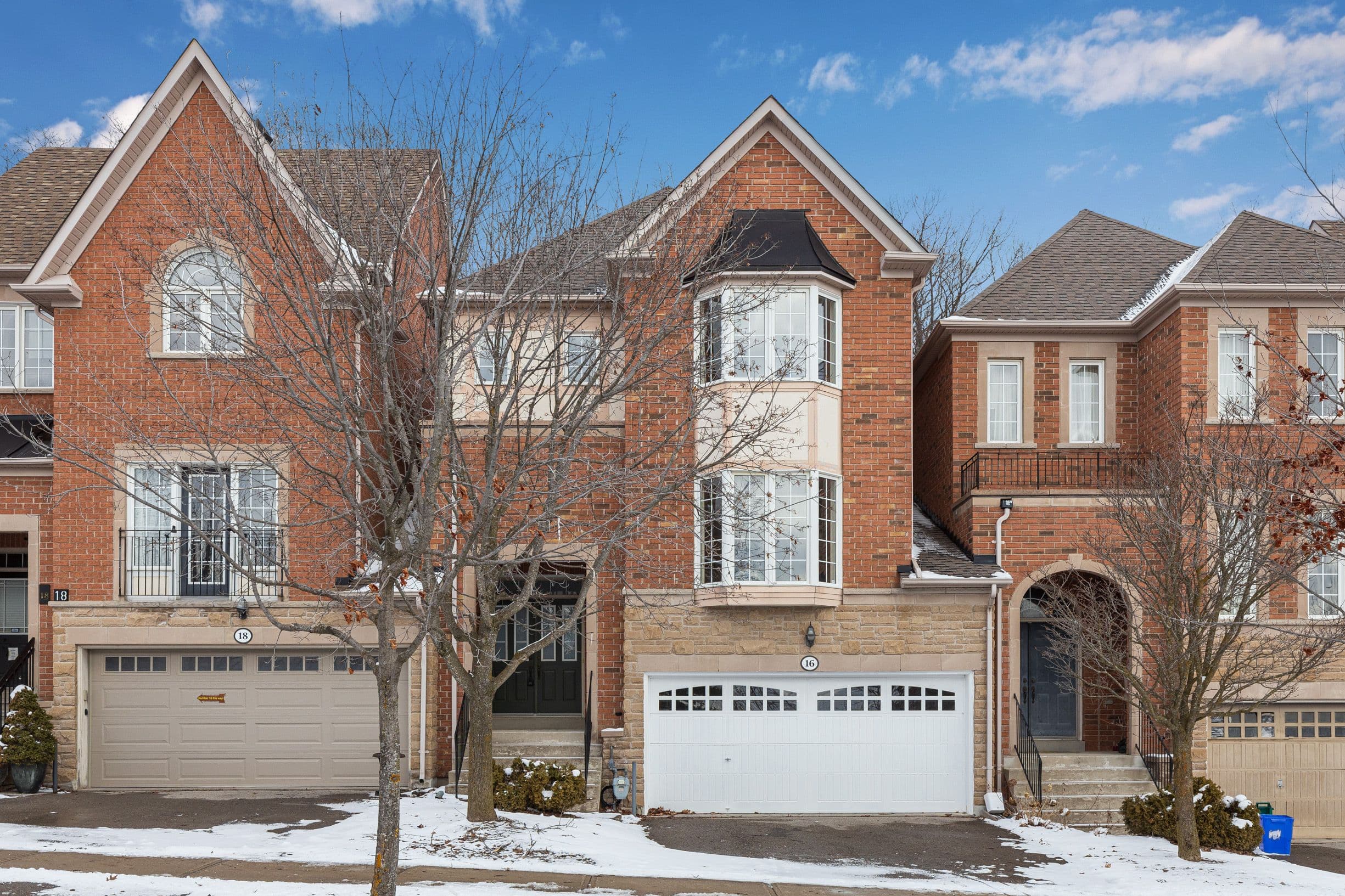 16 Carriage House Court, Richmond Hill, ON L4E 4V3