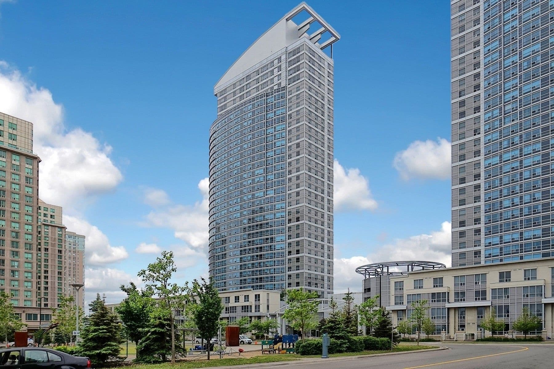 36 Lee Centre Drive PH105, Toronto E09, ON M1H 3K2