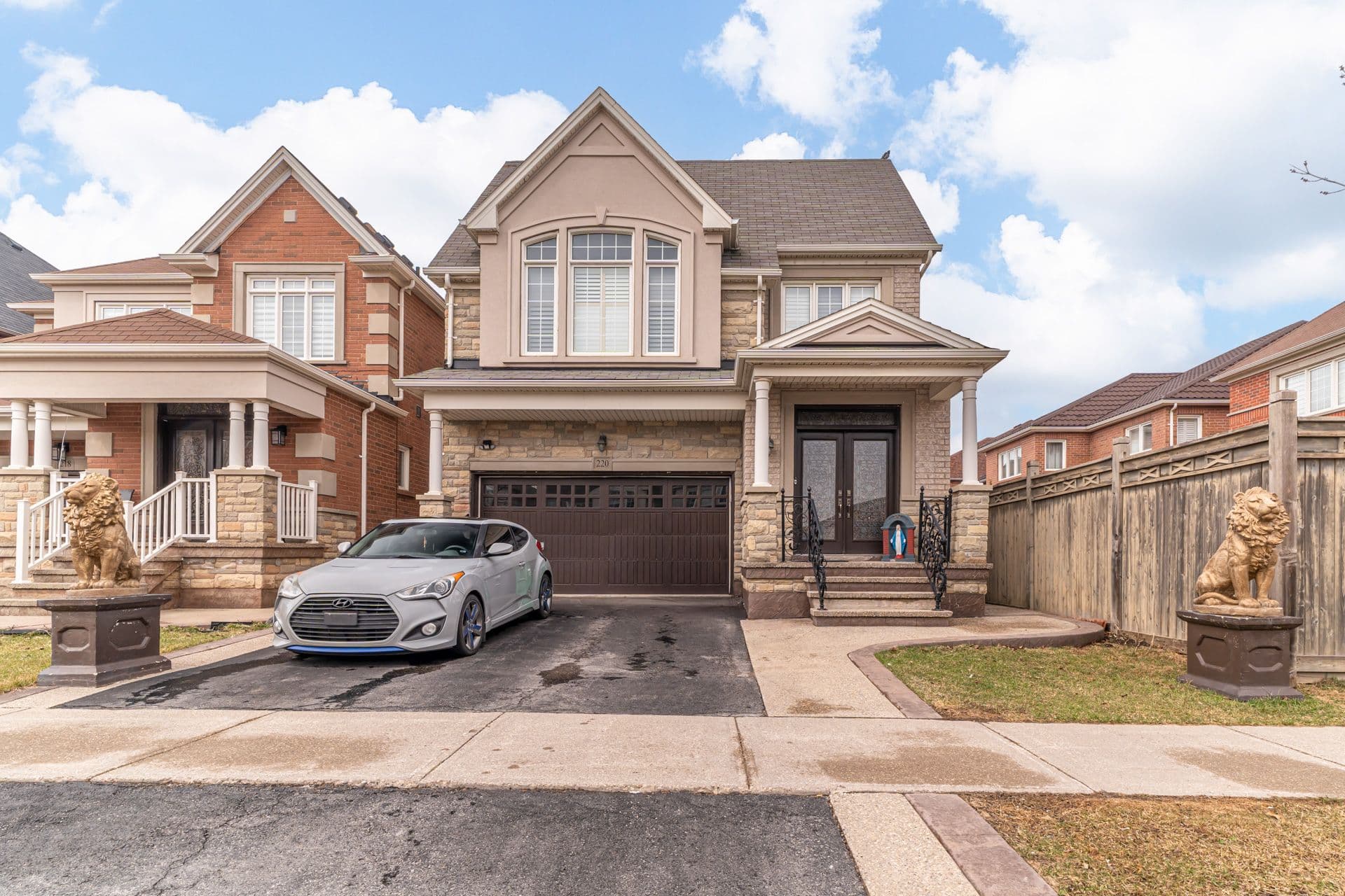 220 Castle Oaks Crossing N/A, Brampton, ON L6P 3X2