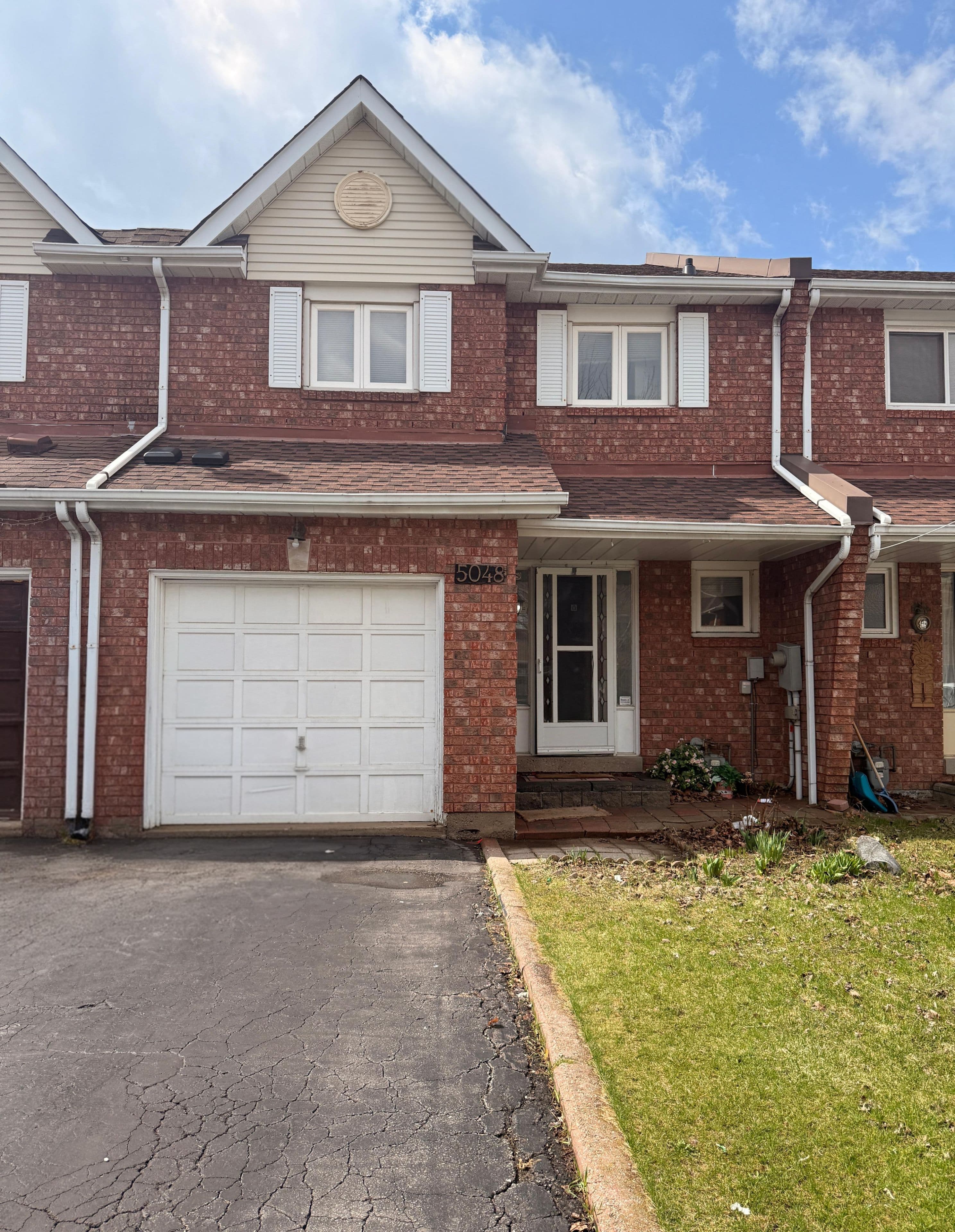 5048 Willowood Drive, Mississauga, ON L5R 3R6