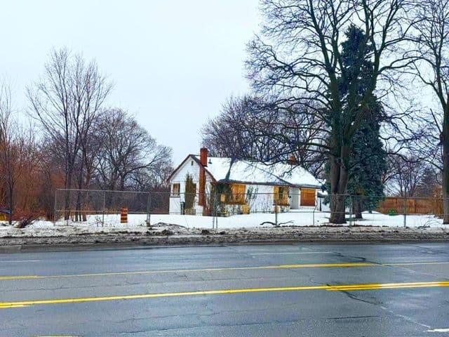 2986 Weston Road, Toronto W05, ON M6R 2K1