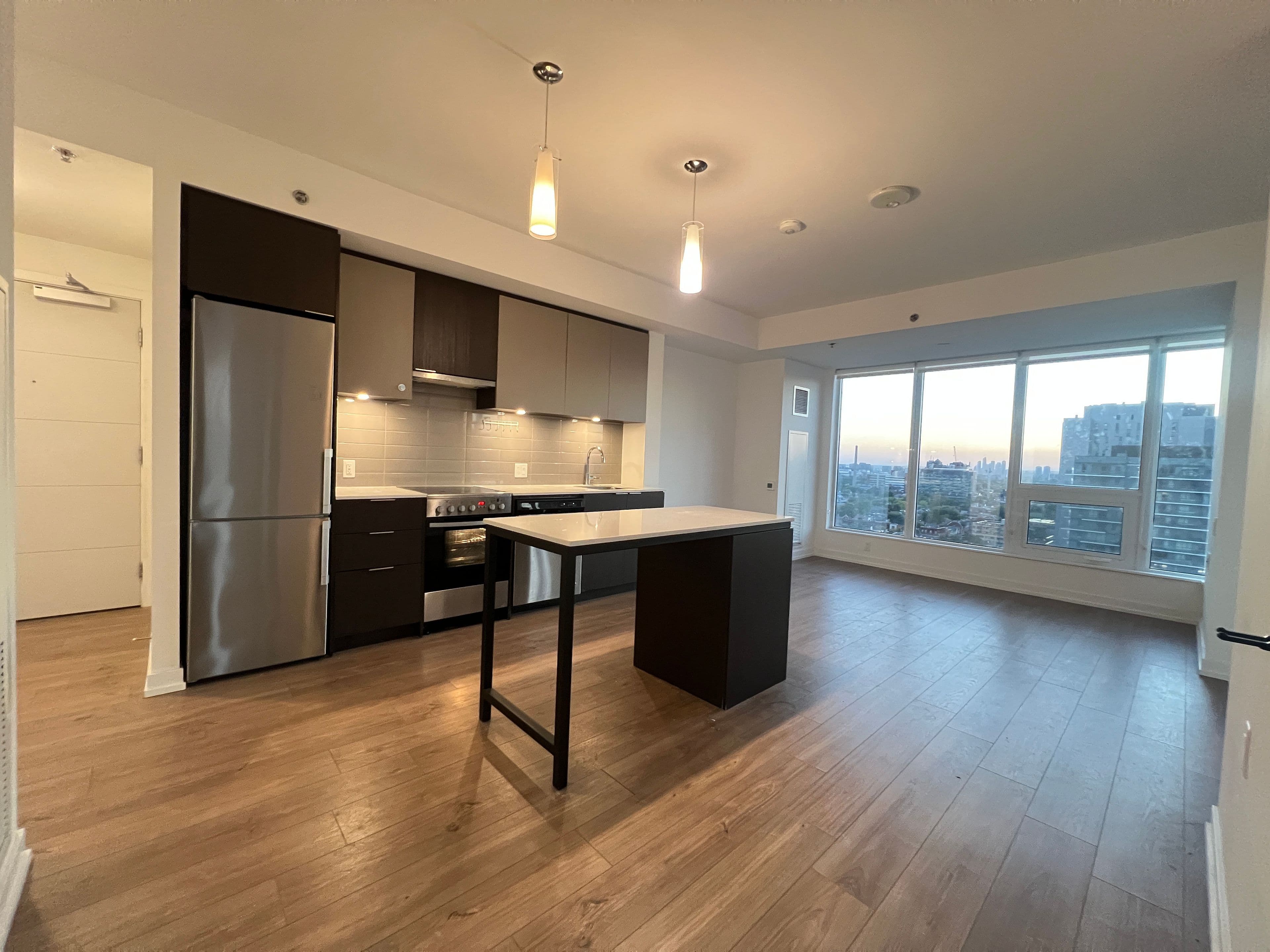 203 College Street 1704, Toronto C01, ON M5T 0C8