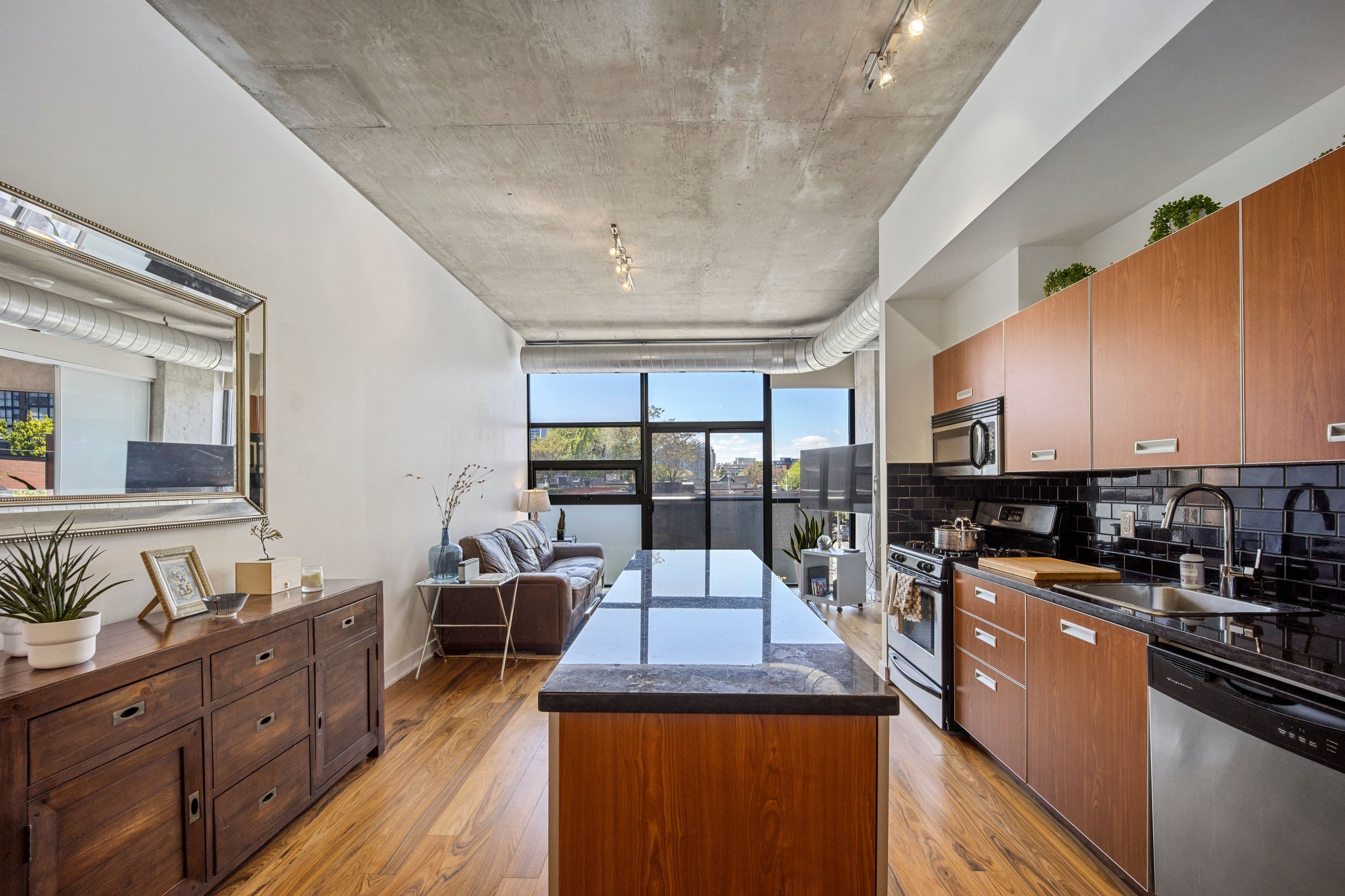 60 Bathurst Street 303, Toronto C01, ON M5V 2P4