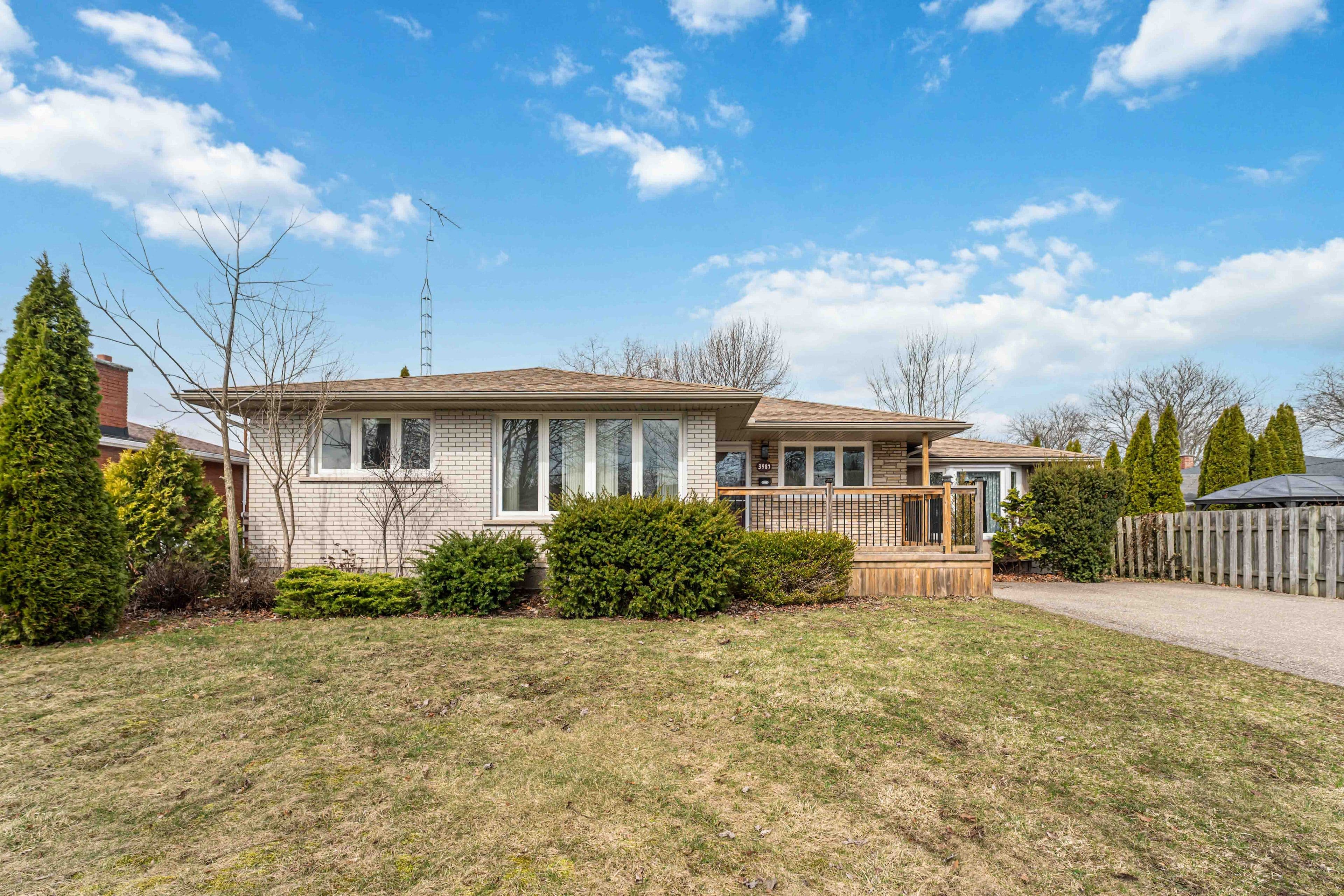 3987 Montcalm Crescent, Niagara Falls, ON L2G 6L9