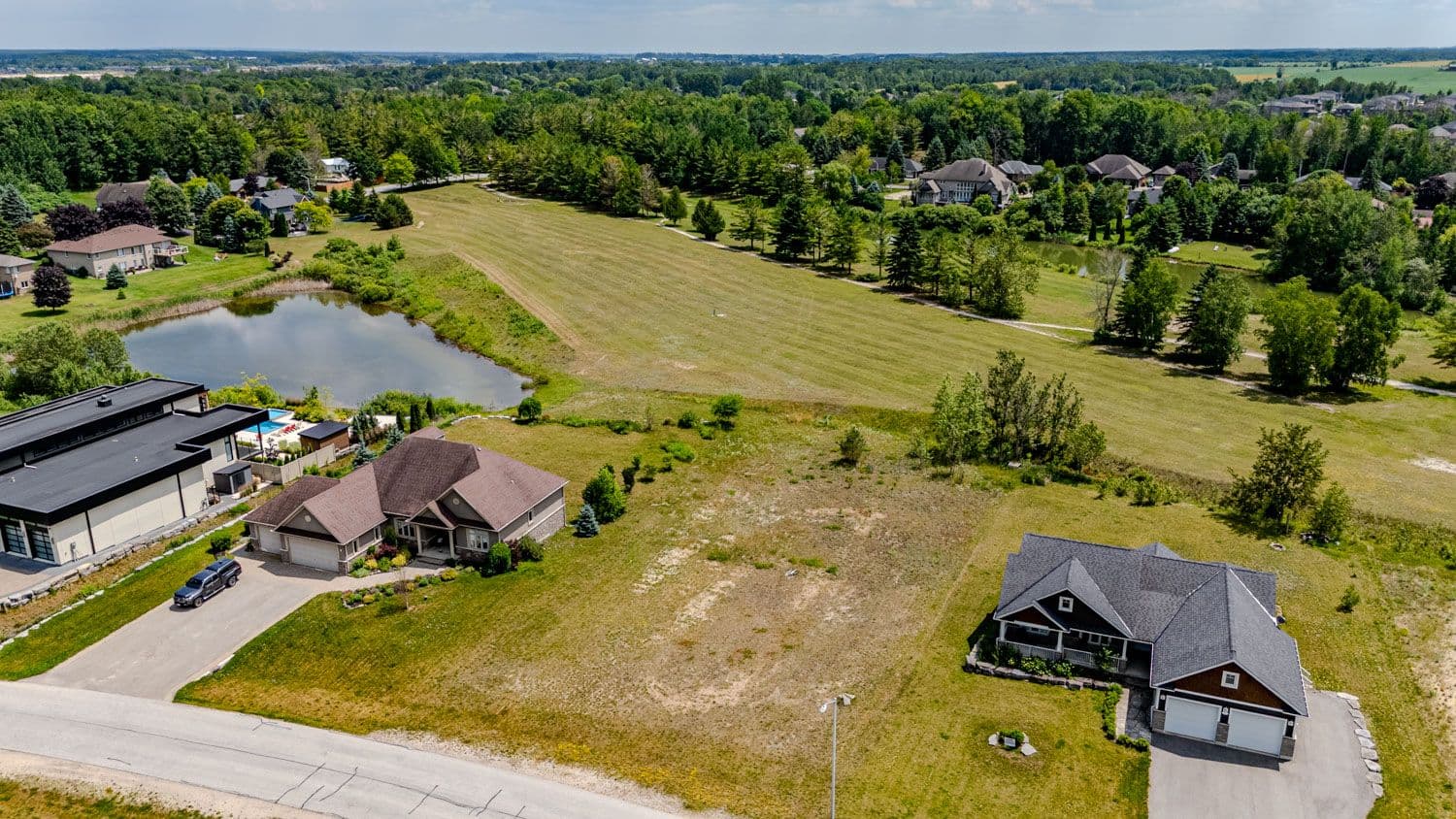 8 Deanna Drive, Wasaga Beach, ON L9Z 1J5