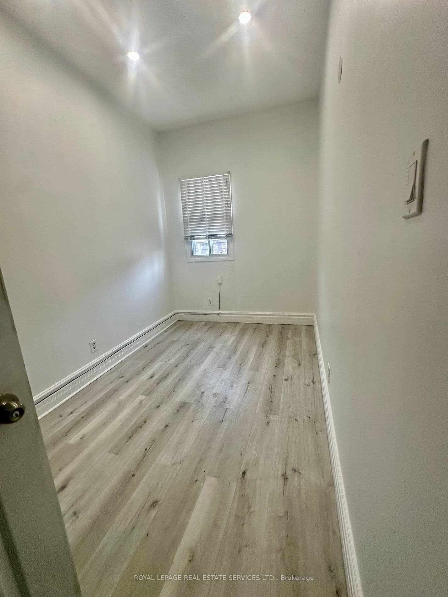 206 Carlton Street 304, Toronto C08, ON M5A 2L1