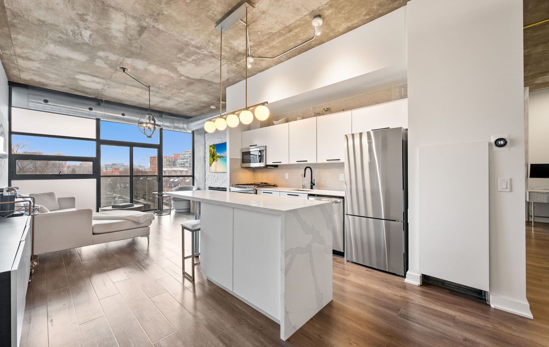 60 Bathurst Street 403, Toronto C01, ON M5V 2P4