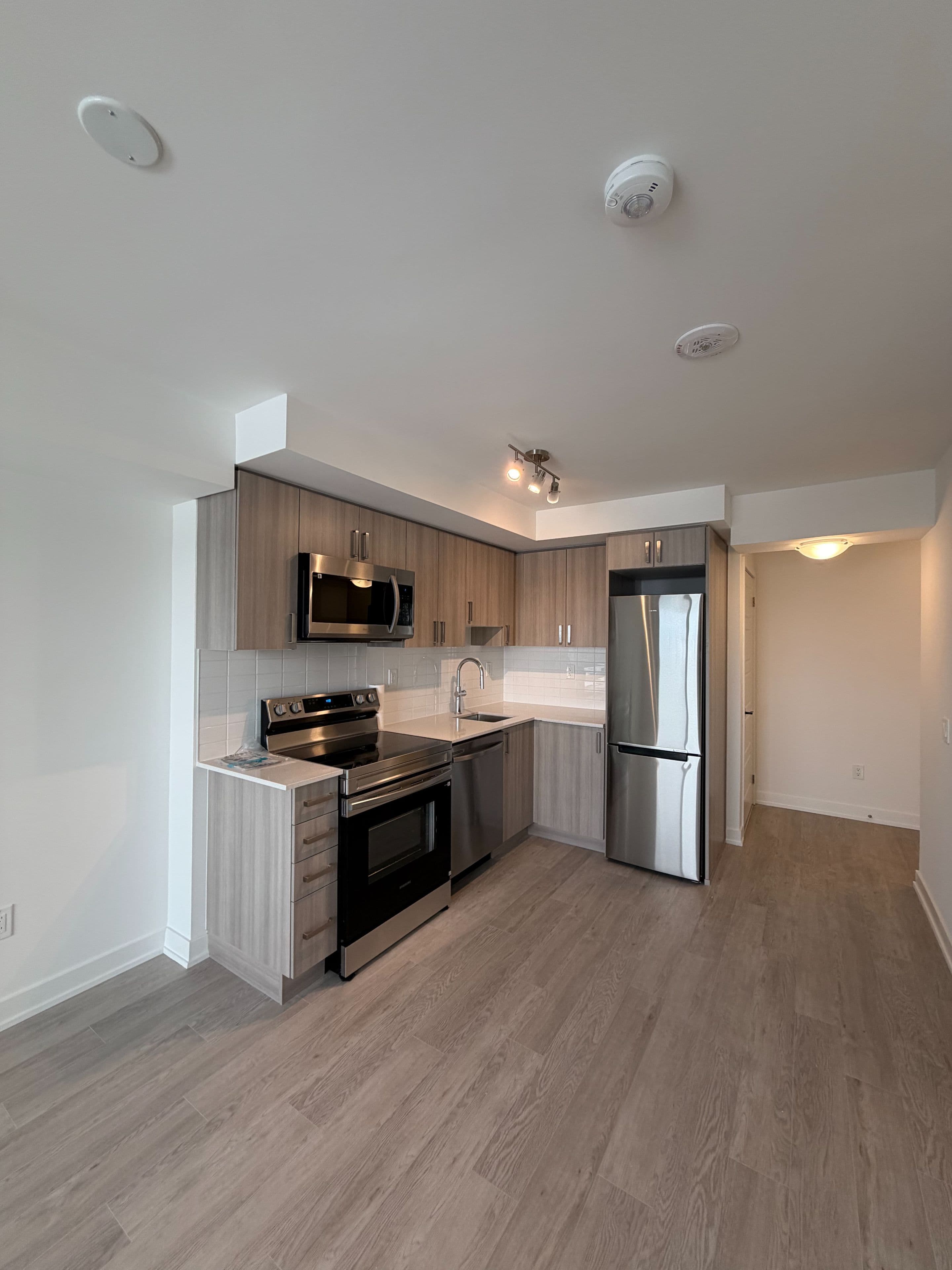 1010 Sandy beach Road 1112, Pickering, ON L1W 3V9