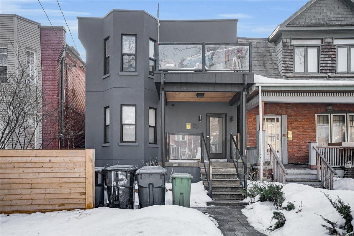 15 Thorburn Avenue 204, Toronto W01, ON M6K 1C4