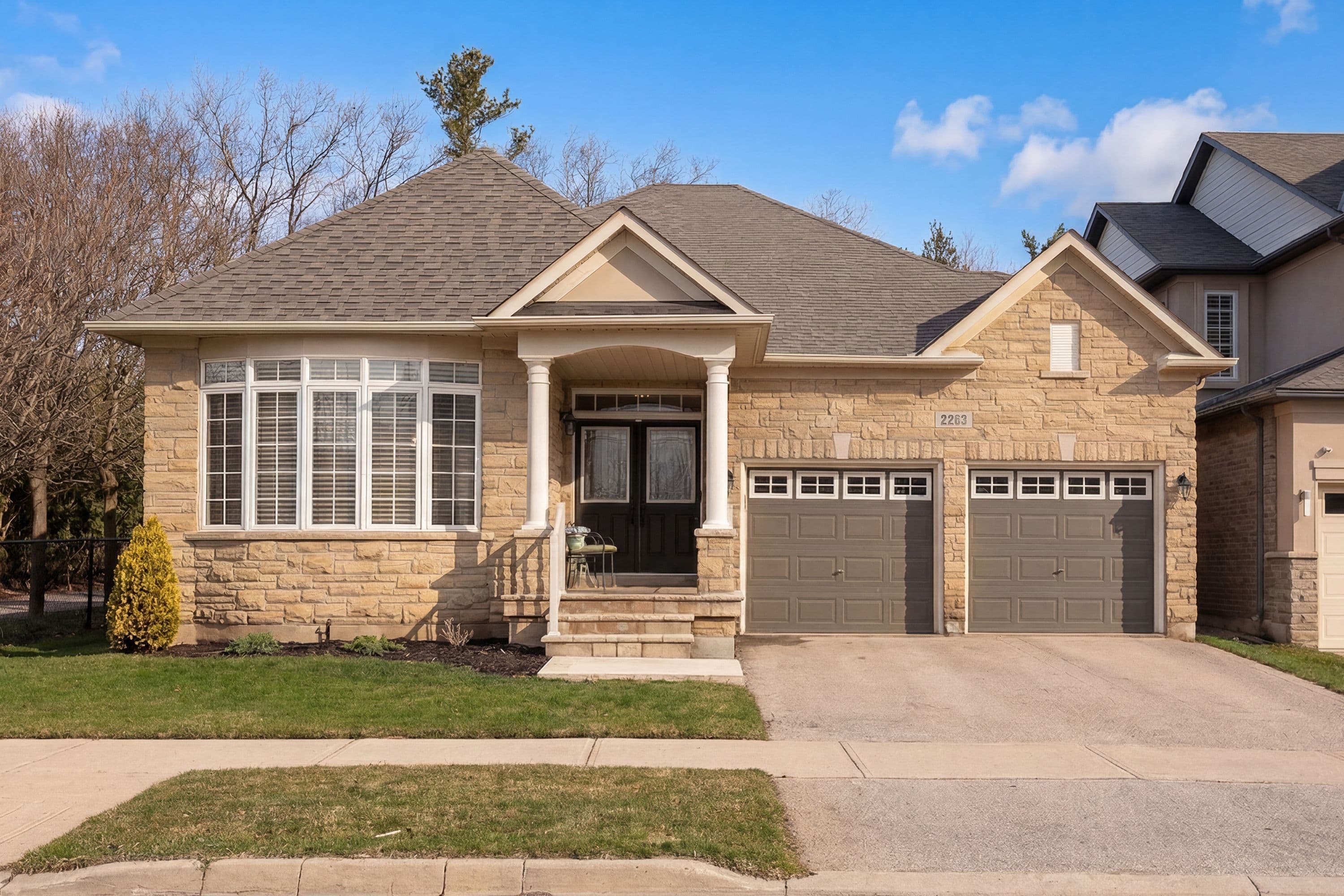 2263 Wuthering Heights Way, Oakville, ON L6M 0A6