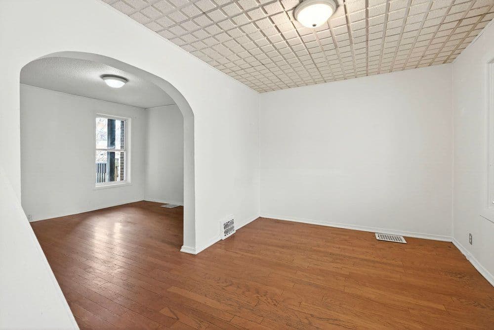 23 Frederick Avenue, Hamilton, ON L8H 4K1