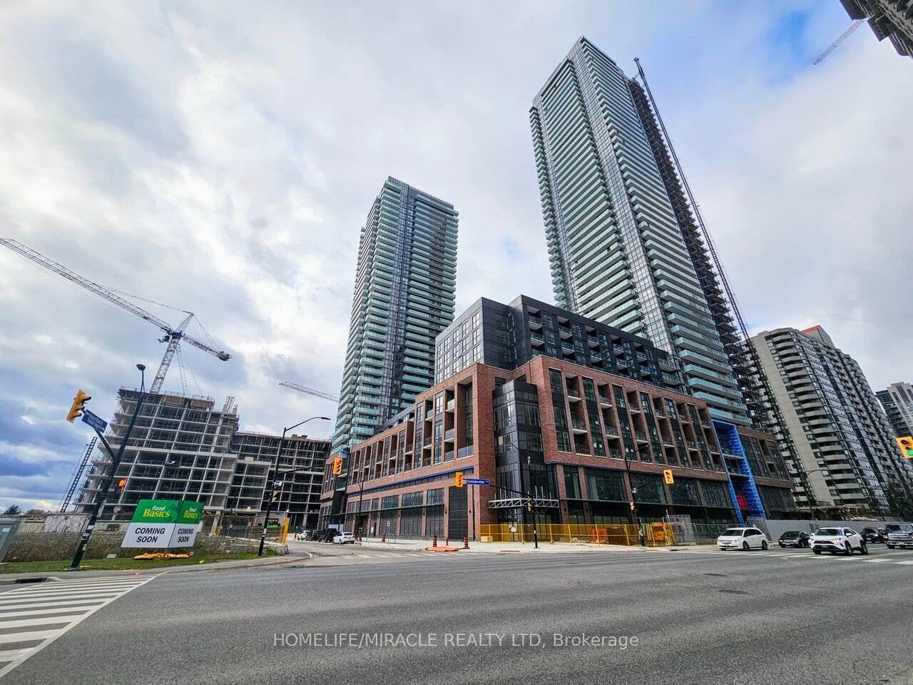 430 Square One Drive 513, Mississauga, ON L5B 3Y1