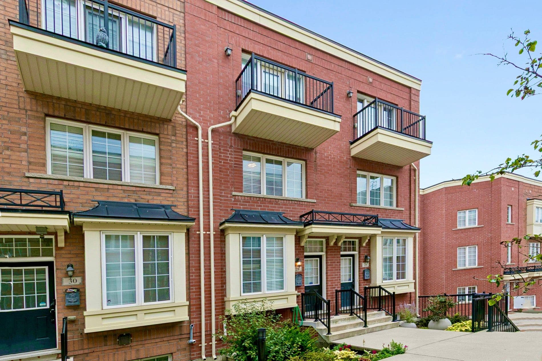 28 Raffeix Lane, Toronto C08, ON M5A 0G5