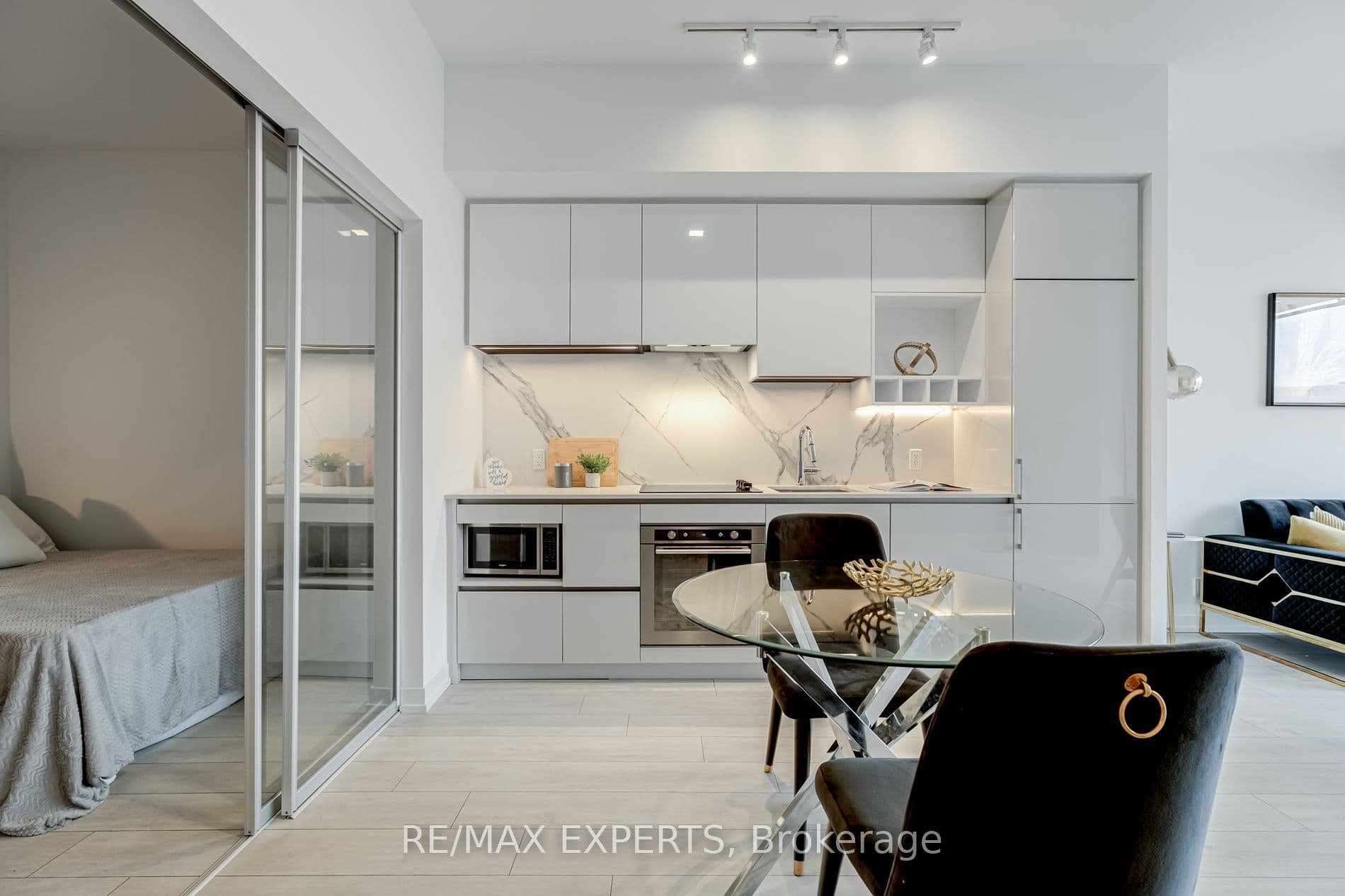 9 Buttermill Avenue W Th05, Vaughan, ON L4K 0M5