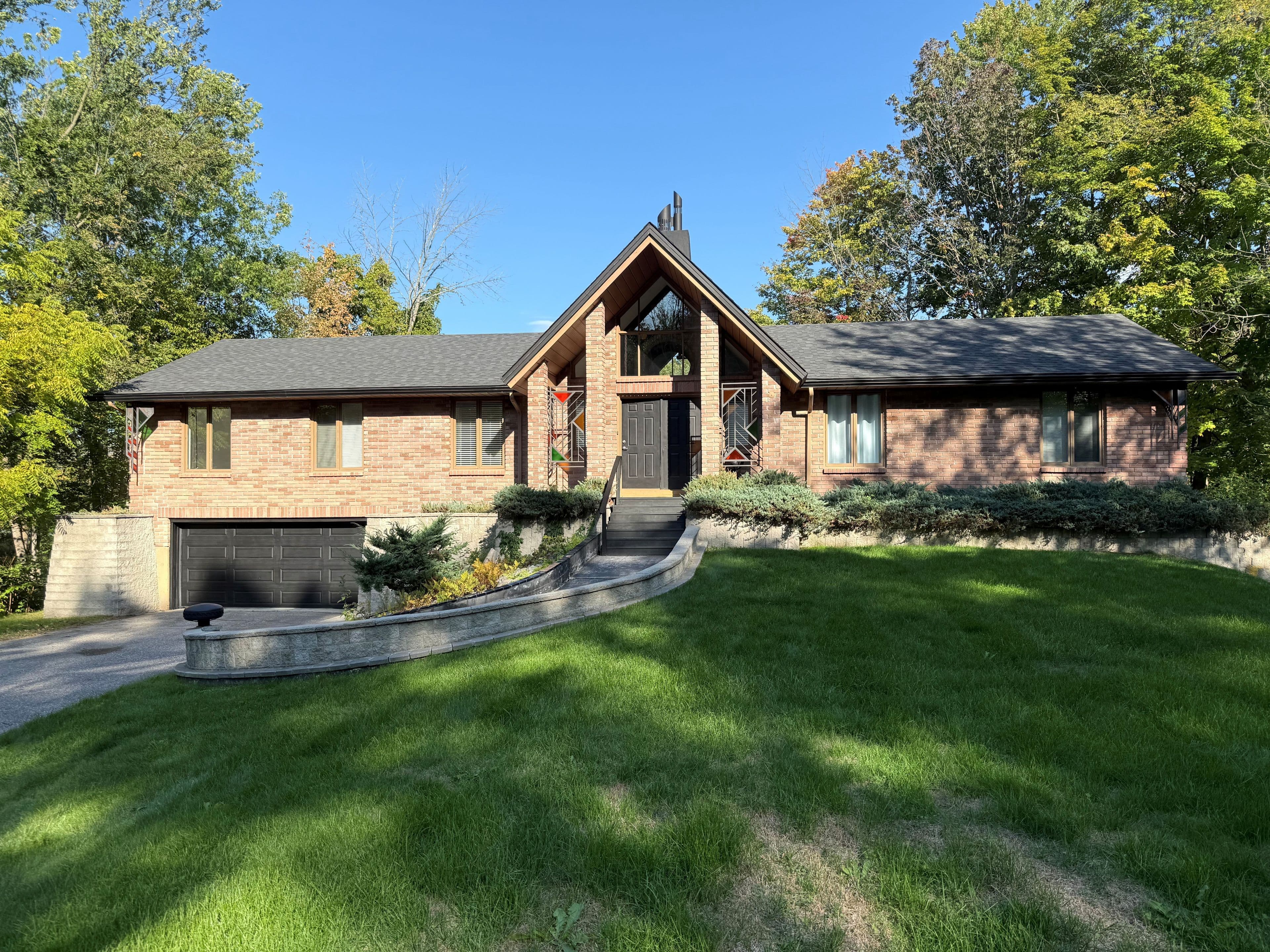 103 Sibbald Crescent, Georgina, ON L0E 1R0