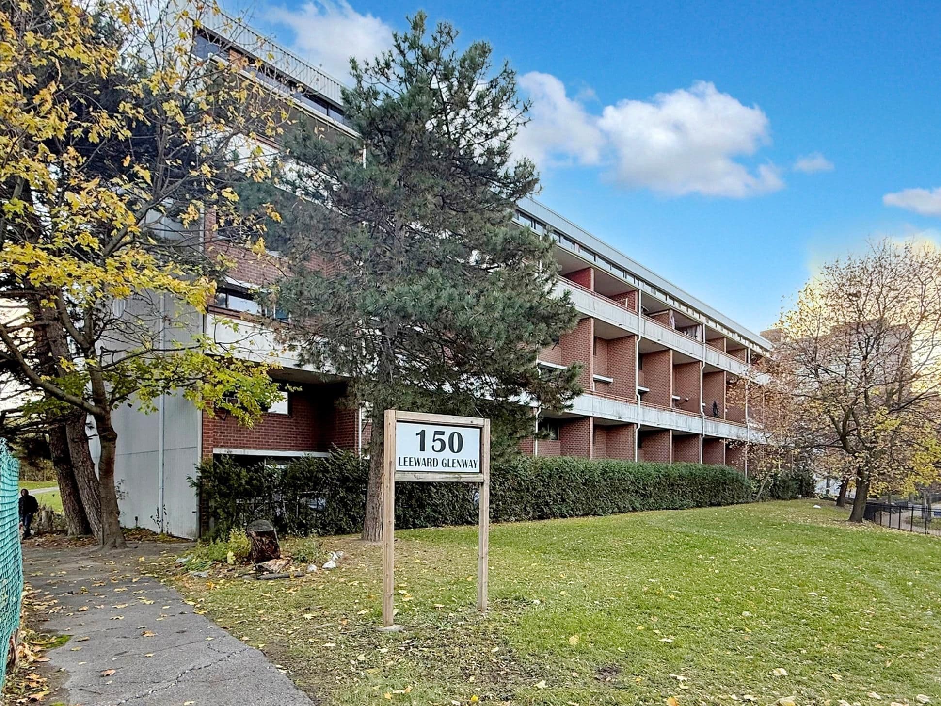 150 Leeward Glenway 312, Toronto C11, ON M3C 2Y9