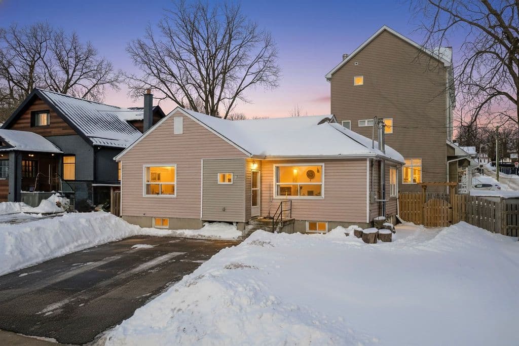 41 James Street, Bradford West Gwillimbury, ON L3Z 2B2