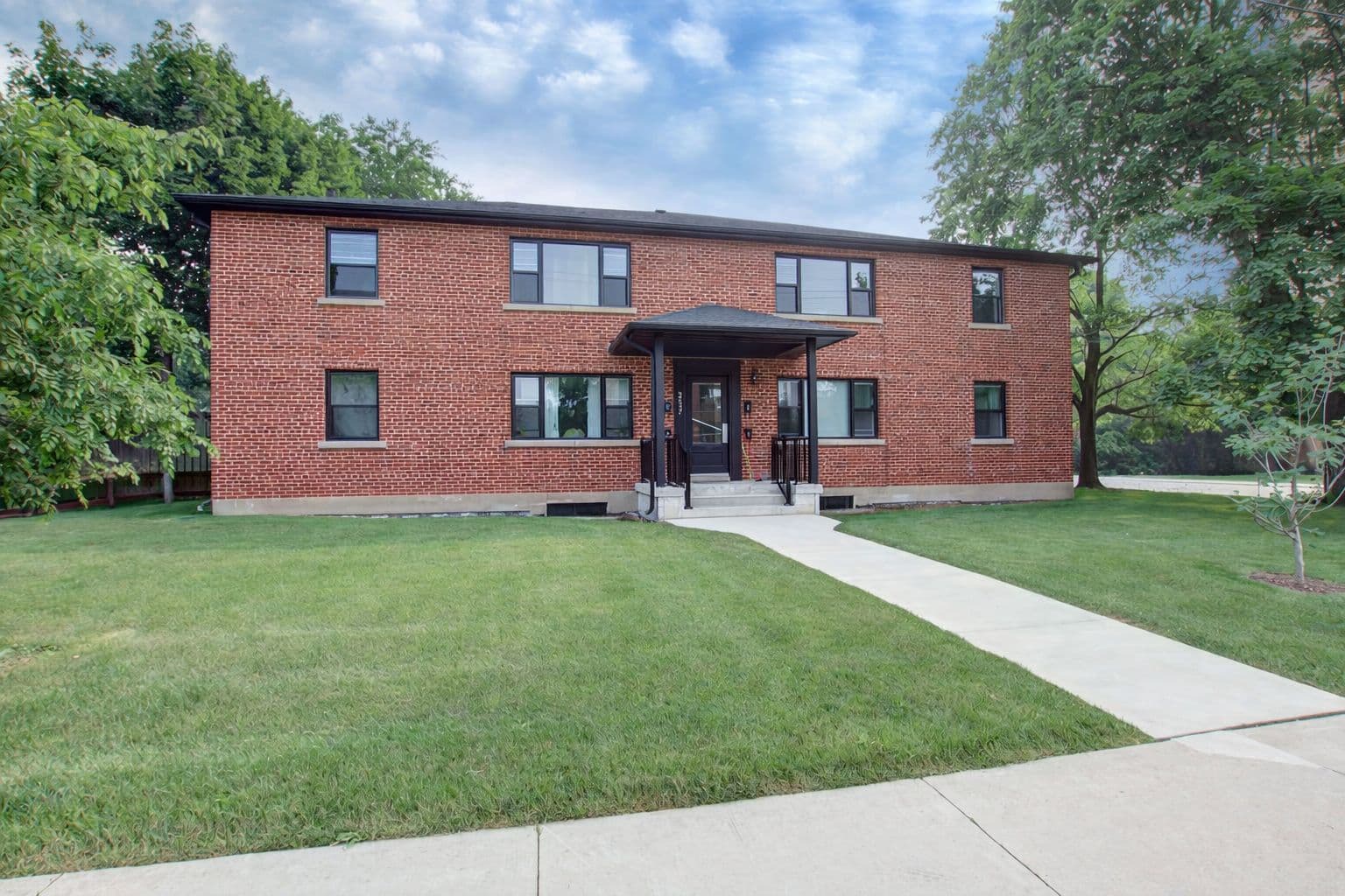 2127 Harris Crescent, Burlington, ON L7R 1G4