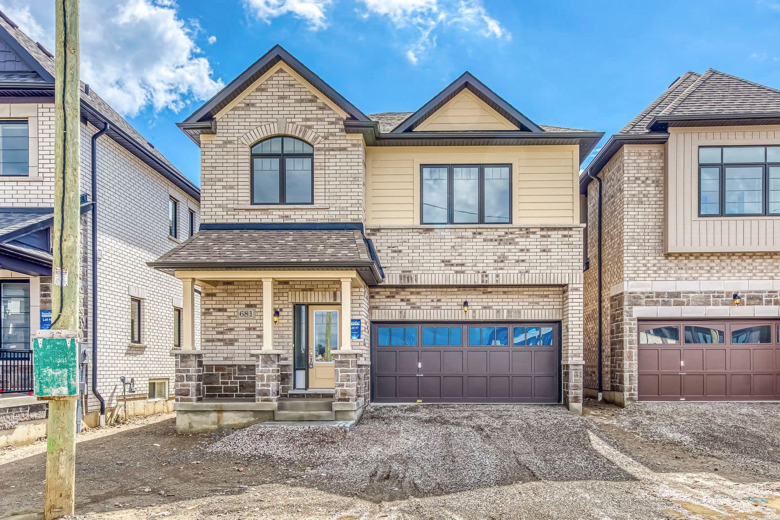 681 Catalina Manor, Pickering, ON L1X 0V1