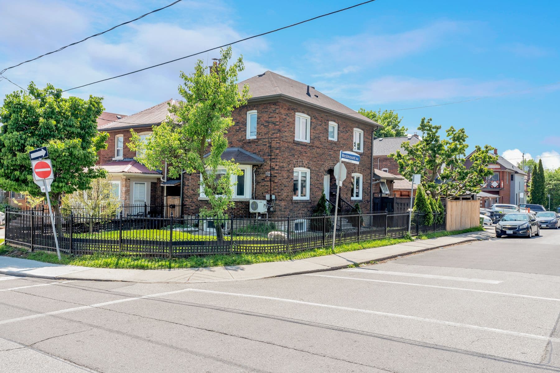 290 Westmount Avenue Lower, Toronto C03, ON M6E 3N1