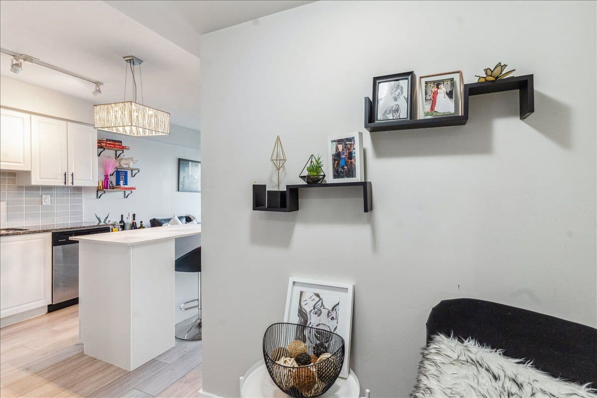 1215 Bayly Street 401, Pickering, ON L1W 1L7