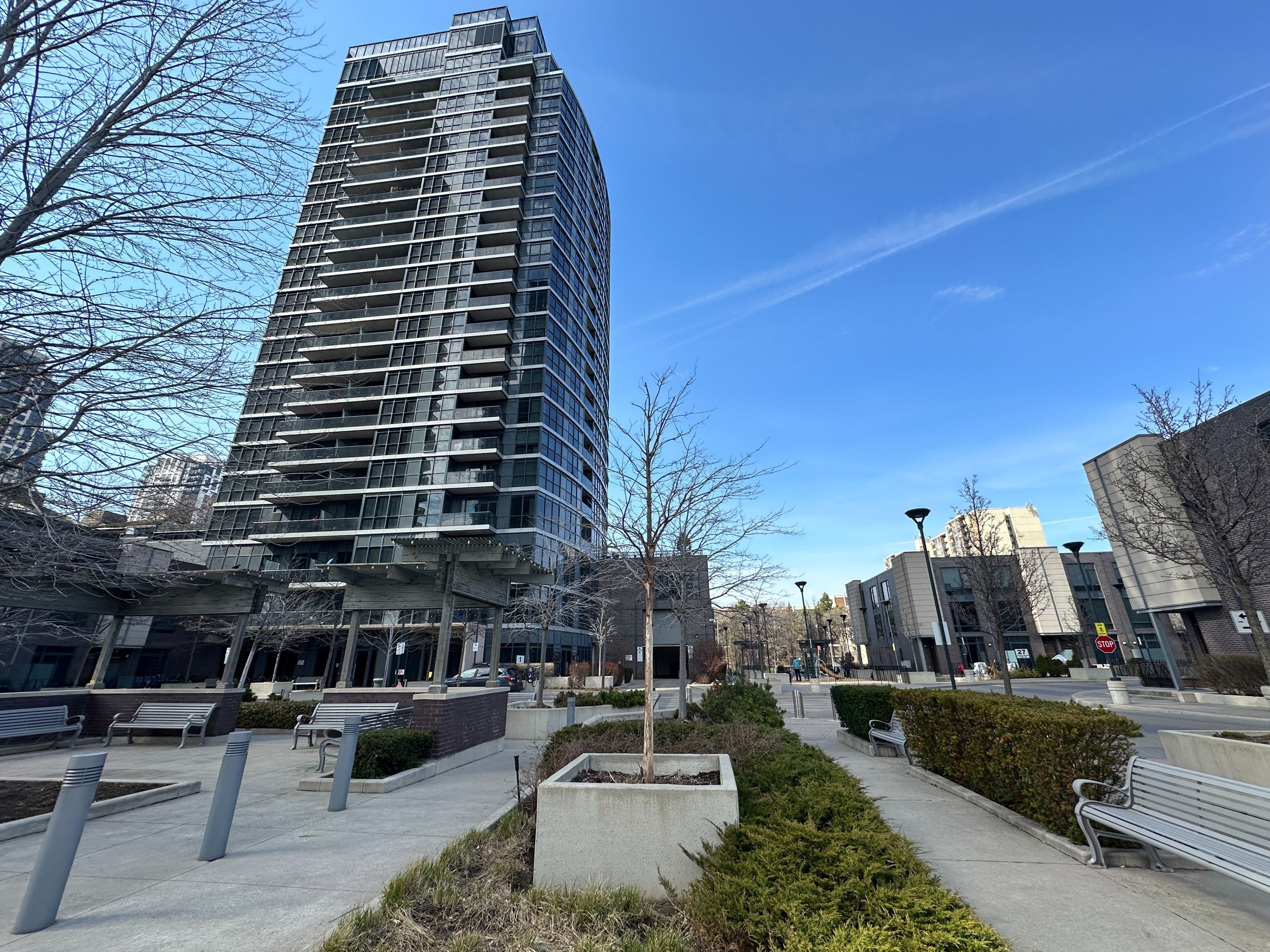 1 Valhalla Inn Road 708, Toronto W08, ON M9B 1S9