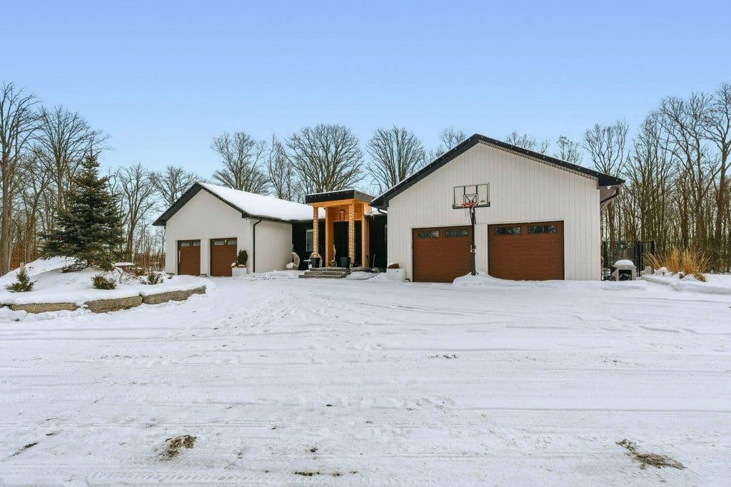 295 Allen Road, Grimsby, ON L3M 4E7