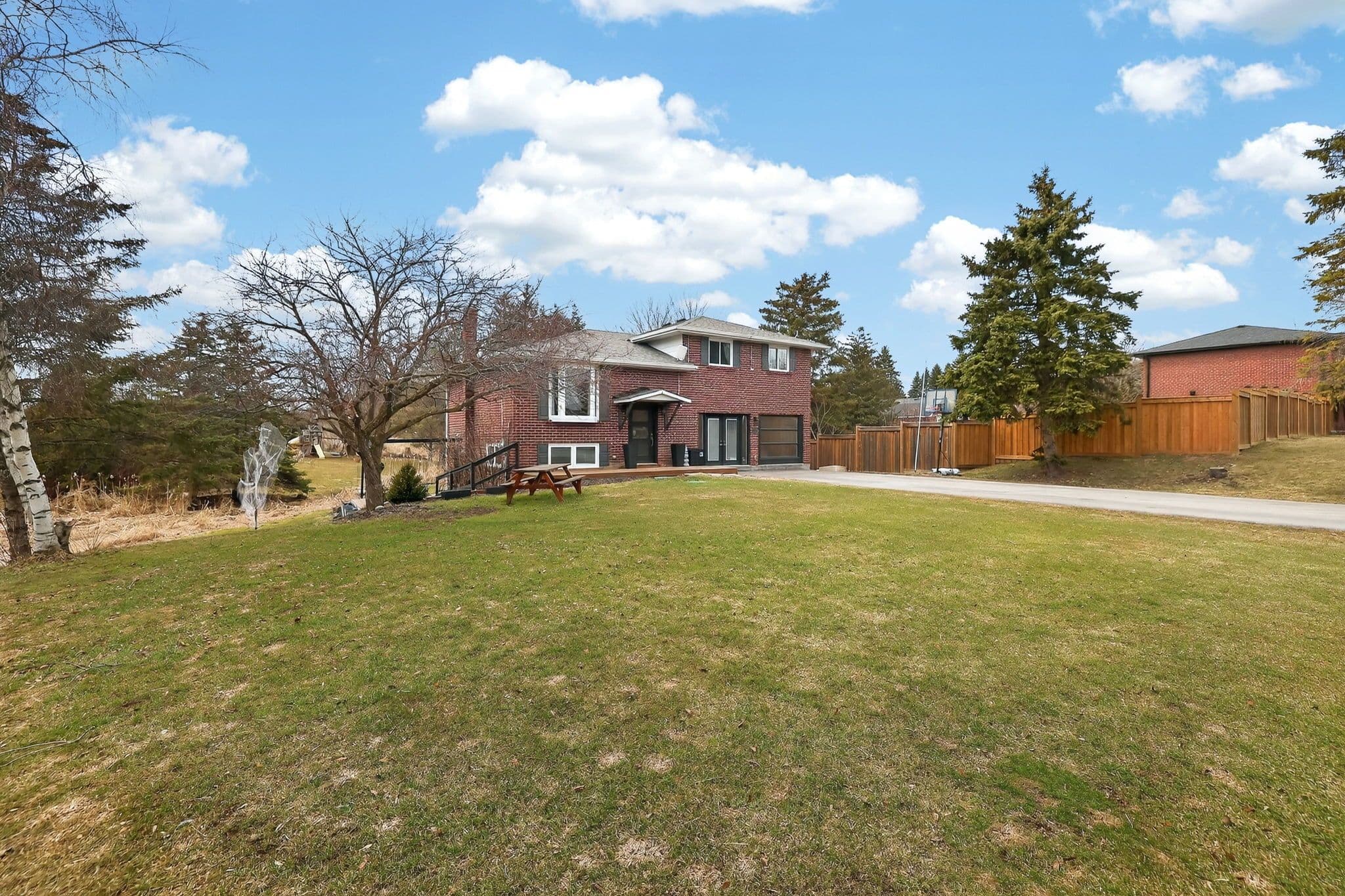 10 Catherine Street, Adjala-Tosorontio, ON L0G 1L0