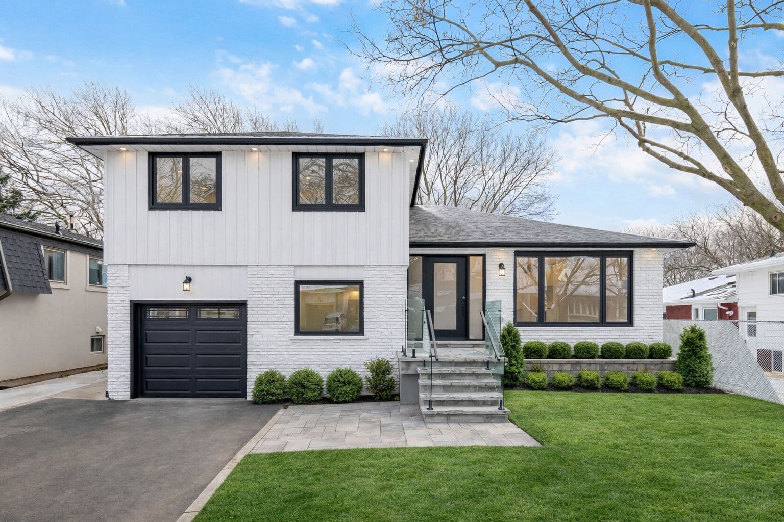 2276 Wyandotte Drive, Oakville, ON L6L 2T5