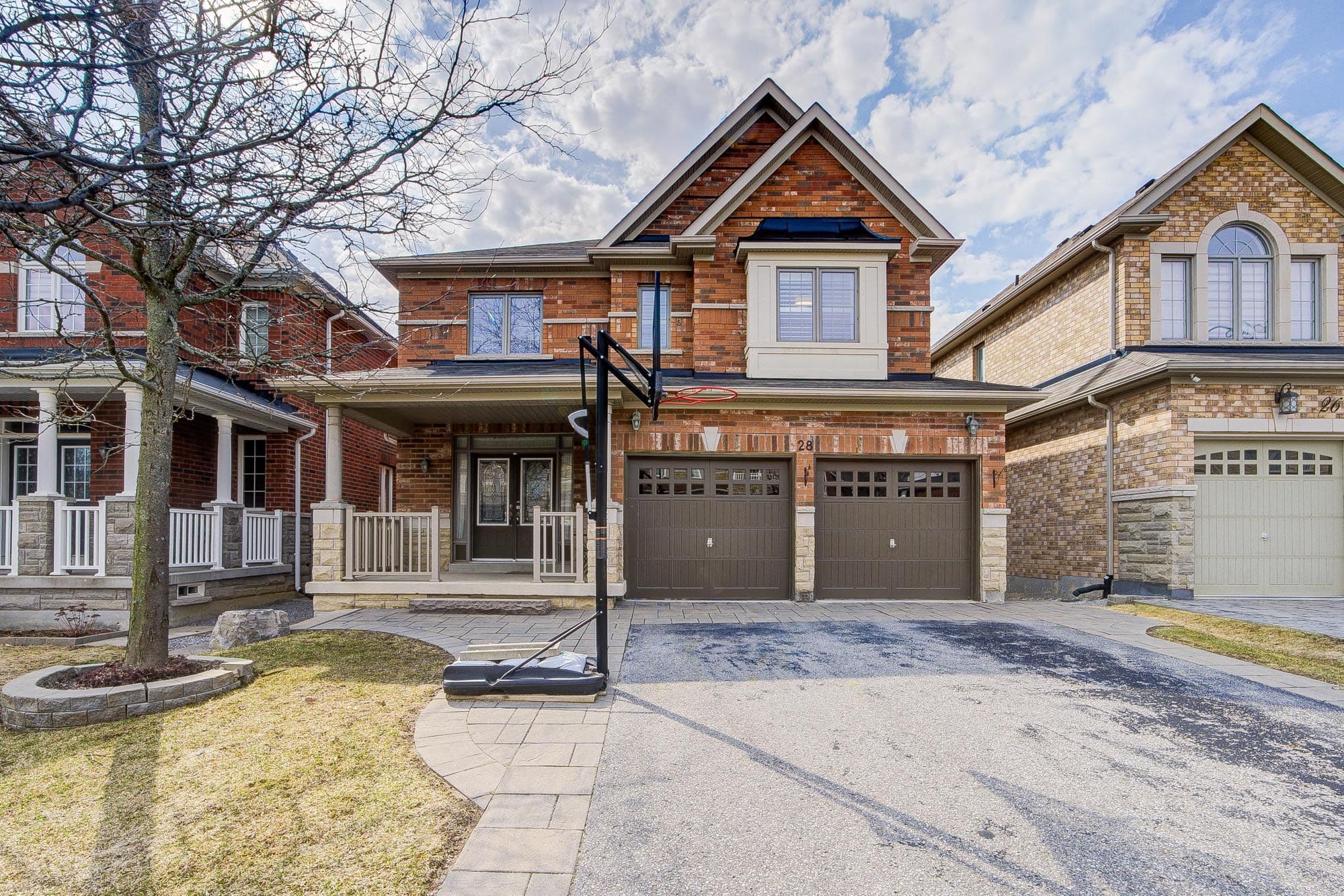 28 Mancini Crescent, Richmond Hill, ON L4E 0T1
