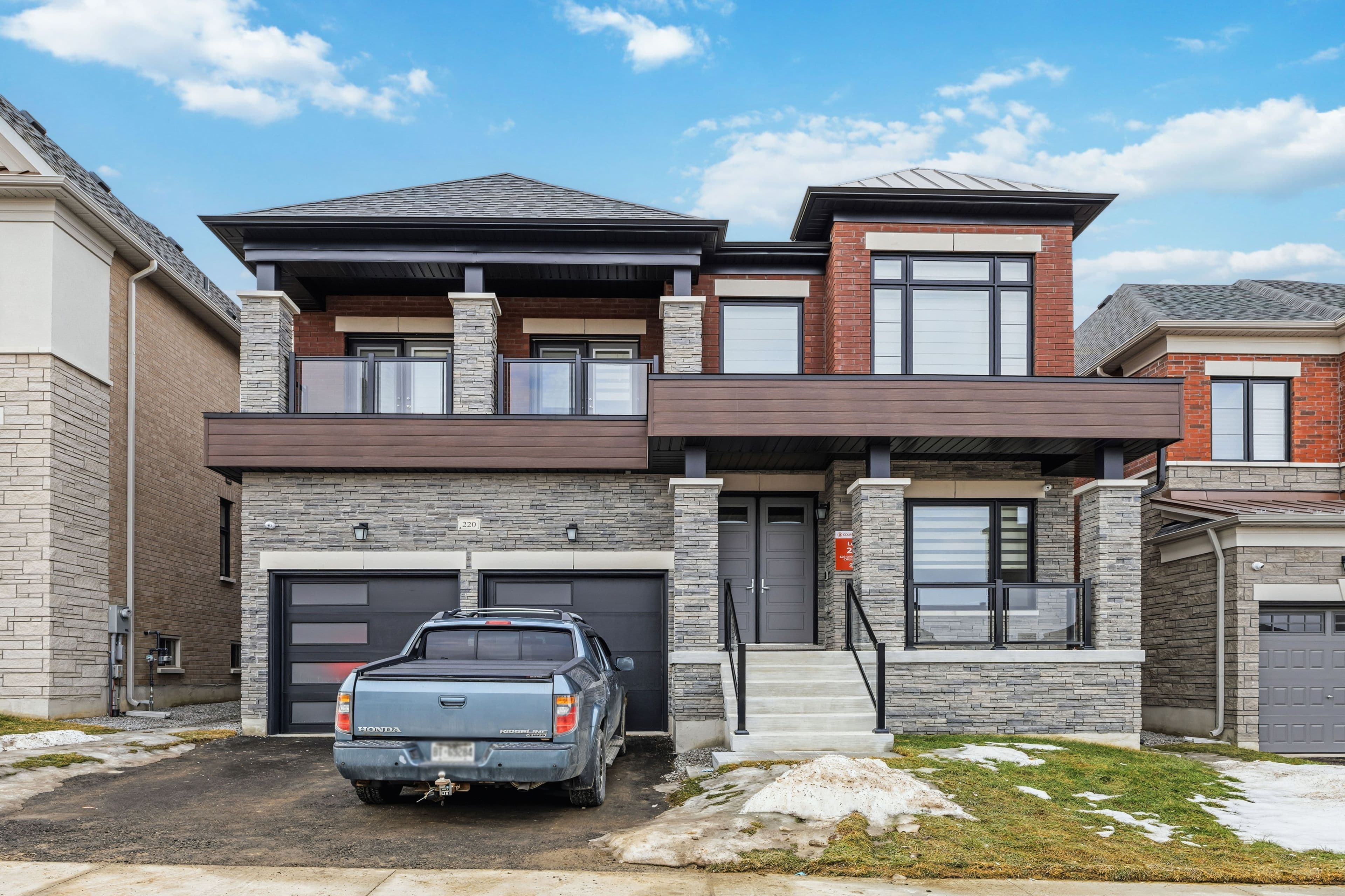 220 Winthrop Crescent, Vaughan, ON L3L 0G9