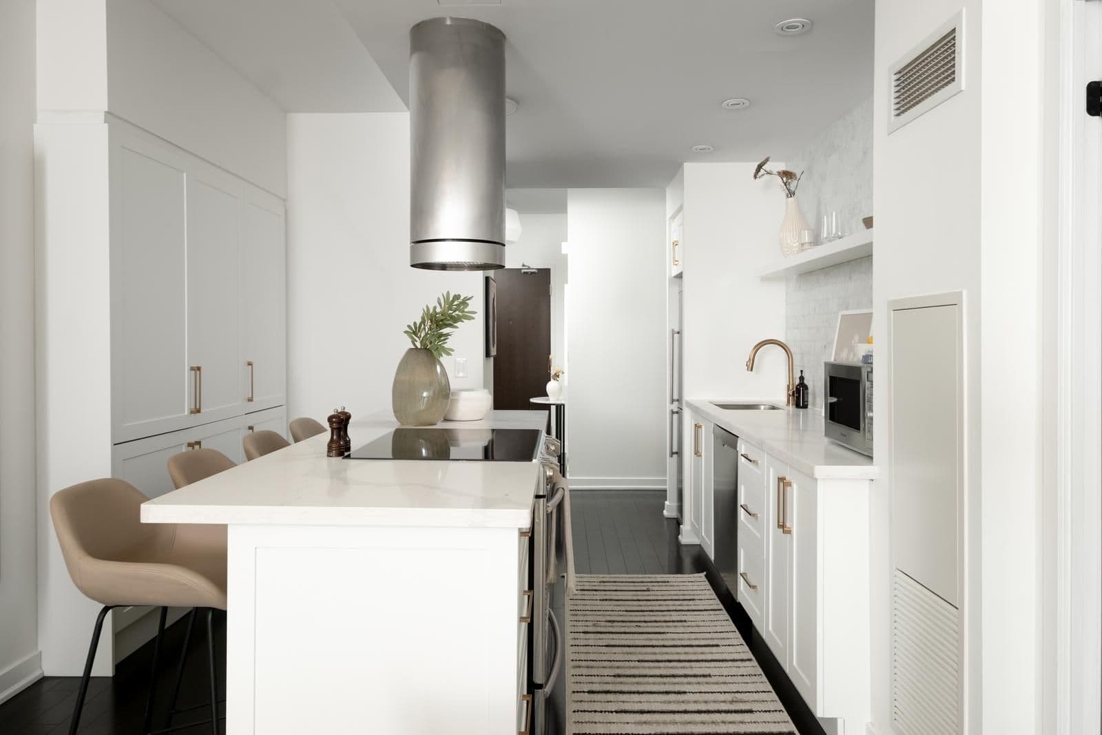 38 Dan Leckie Way 728, Toronto C01, ON M5V 2V6