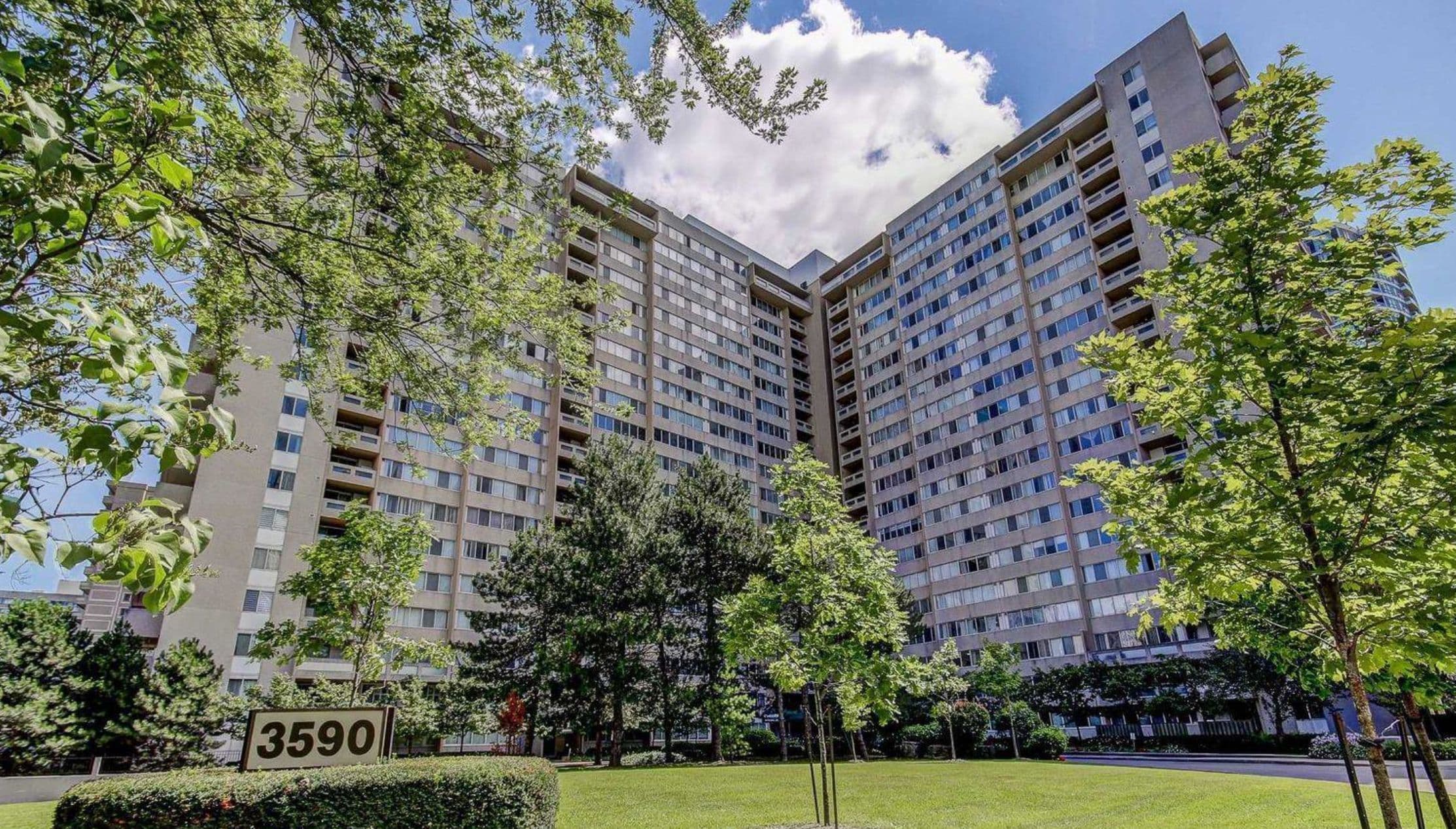 3590 Kaneff Crescent 408, Mississauga, ON L5A 3X3