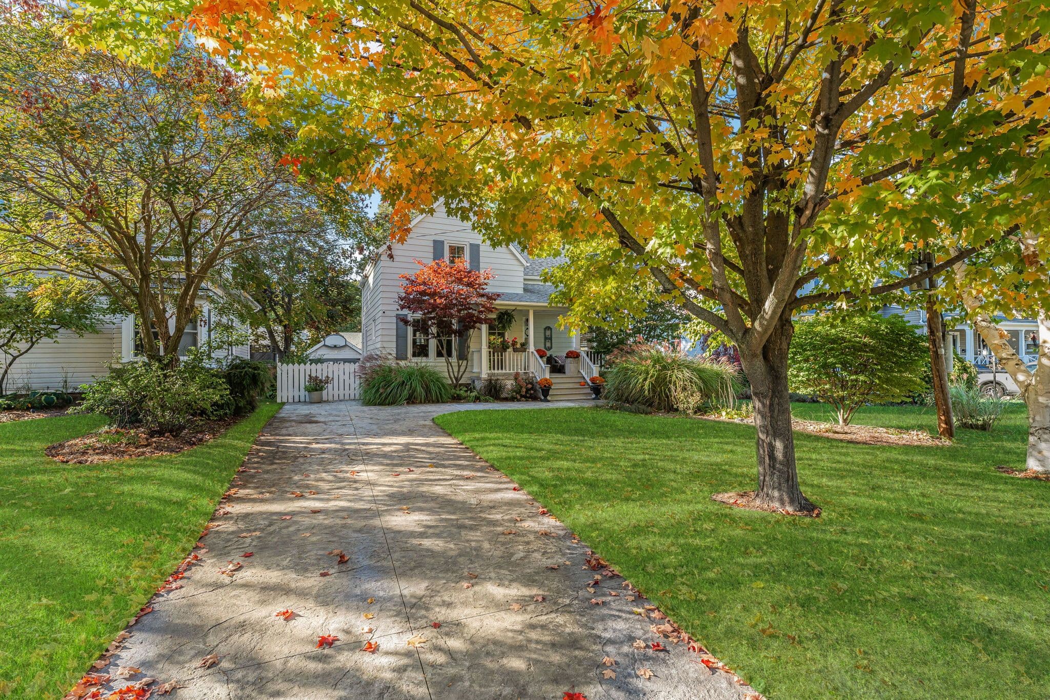 24 Robinson Street S, Grimsby, ON L3M 3C4