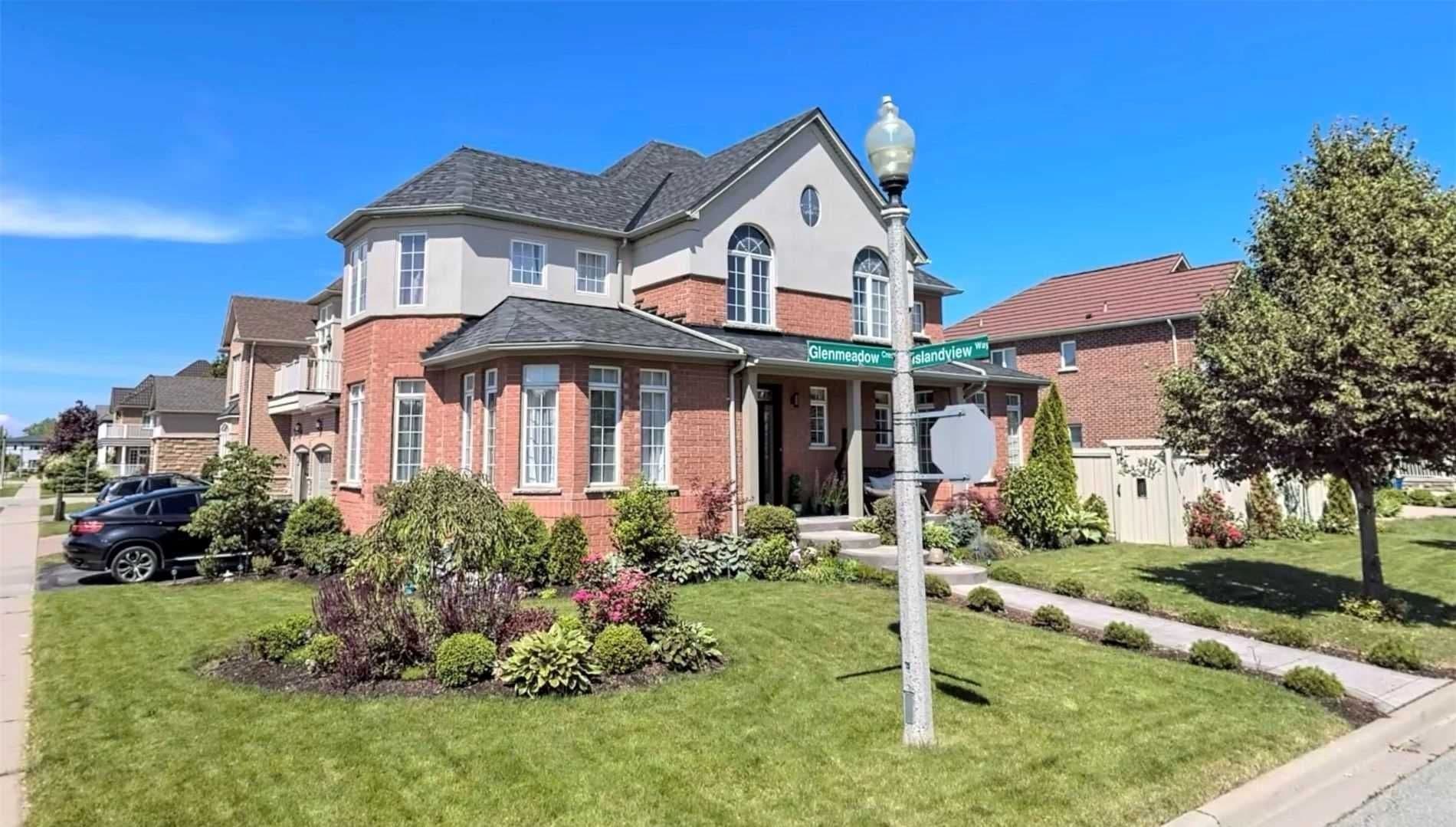 56 Islandview Way, Hamilton, ON L8E 6C1