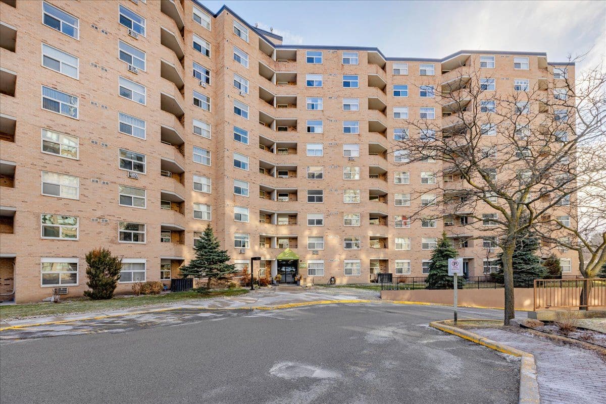 260 Davis Drive 613, Newmarket, ON L3Y 7C3