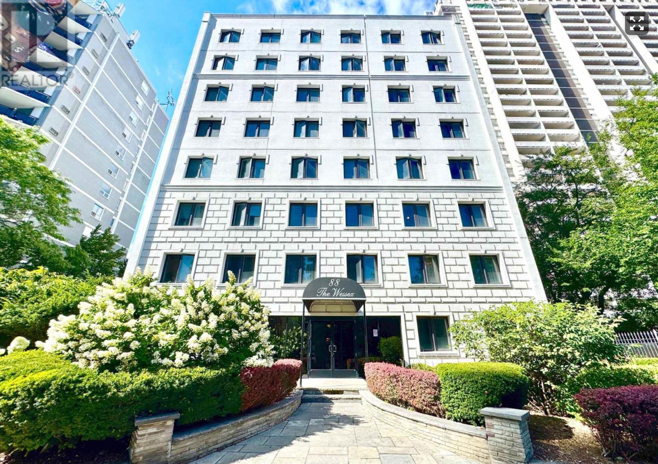 88 Wellesley Street E 304, Toronto C08, ON M4Y 1H4