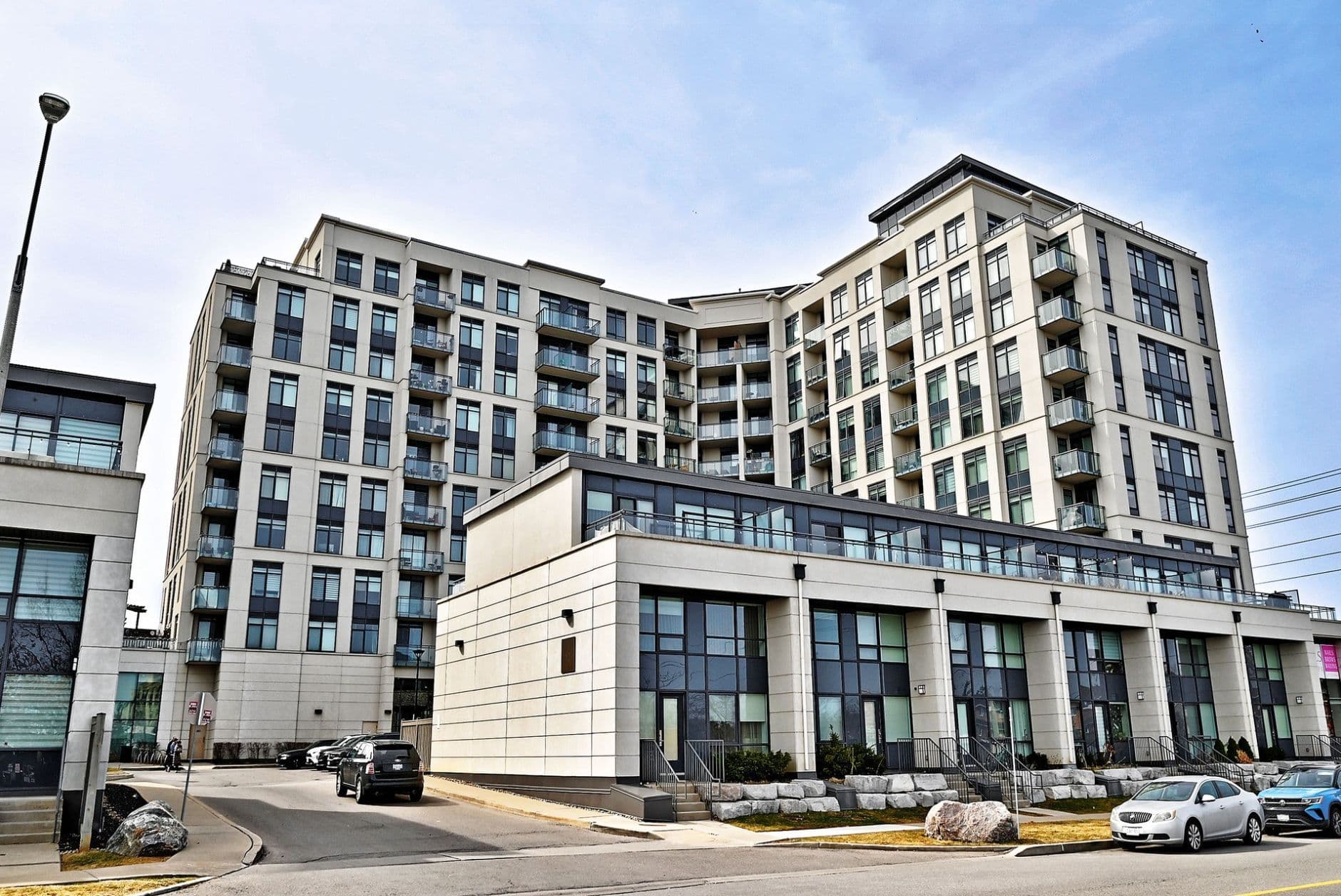 12 Woodstream Boulevard 919, Vaughan, ON L4L 8C3