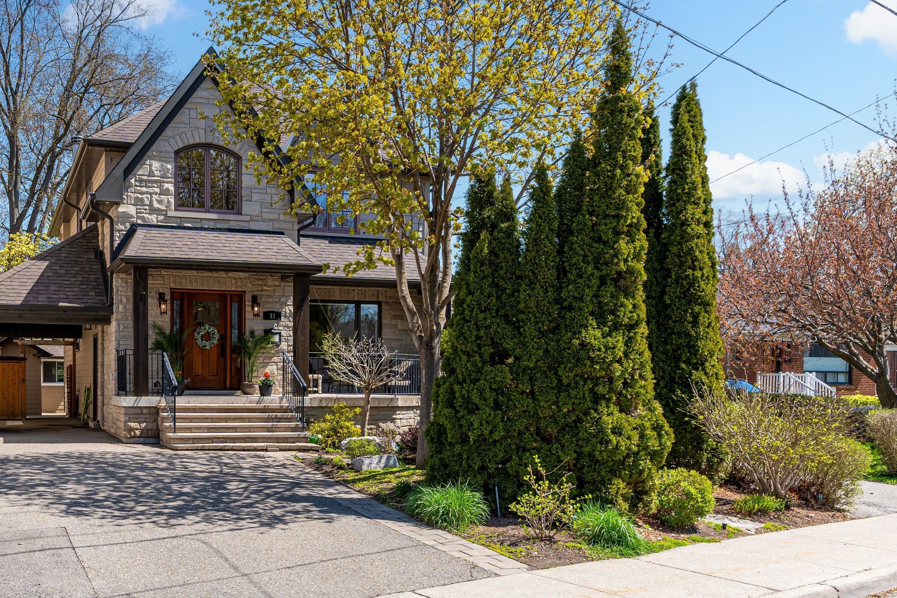 31 Maple Avenue N, Mississauga, ON L5H 2R9