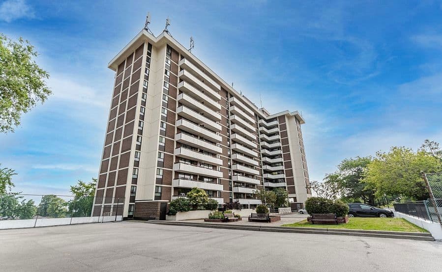 541 Blackthorn Avenue 1005, Toronto W03, ON M6M 5A6