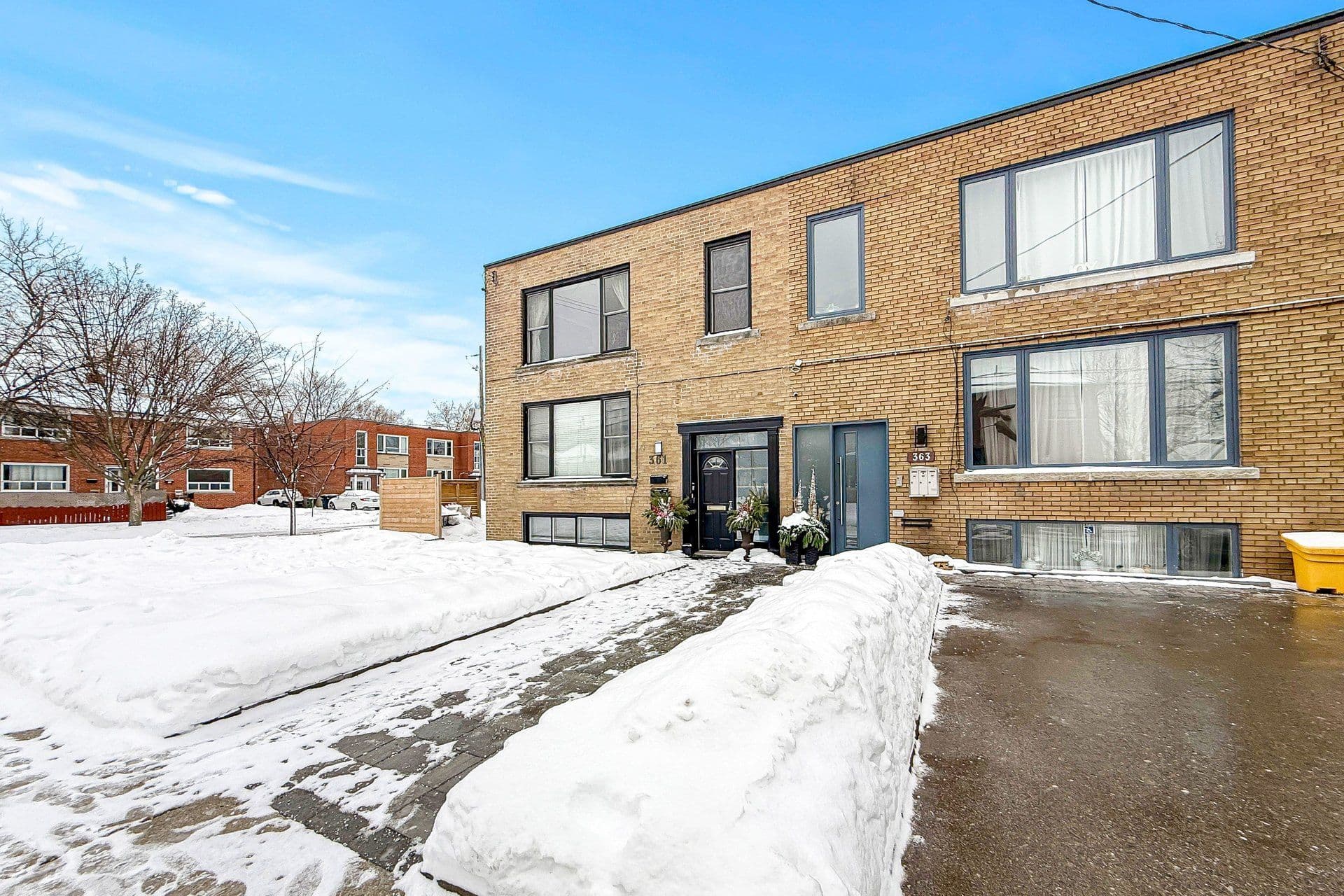 361 Dalesford Road 1, Toronto W07, ON M8Y 1H1
