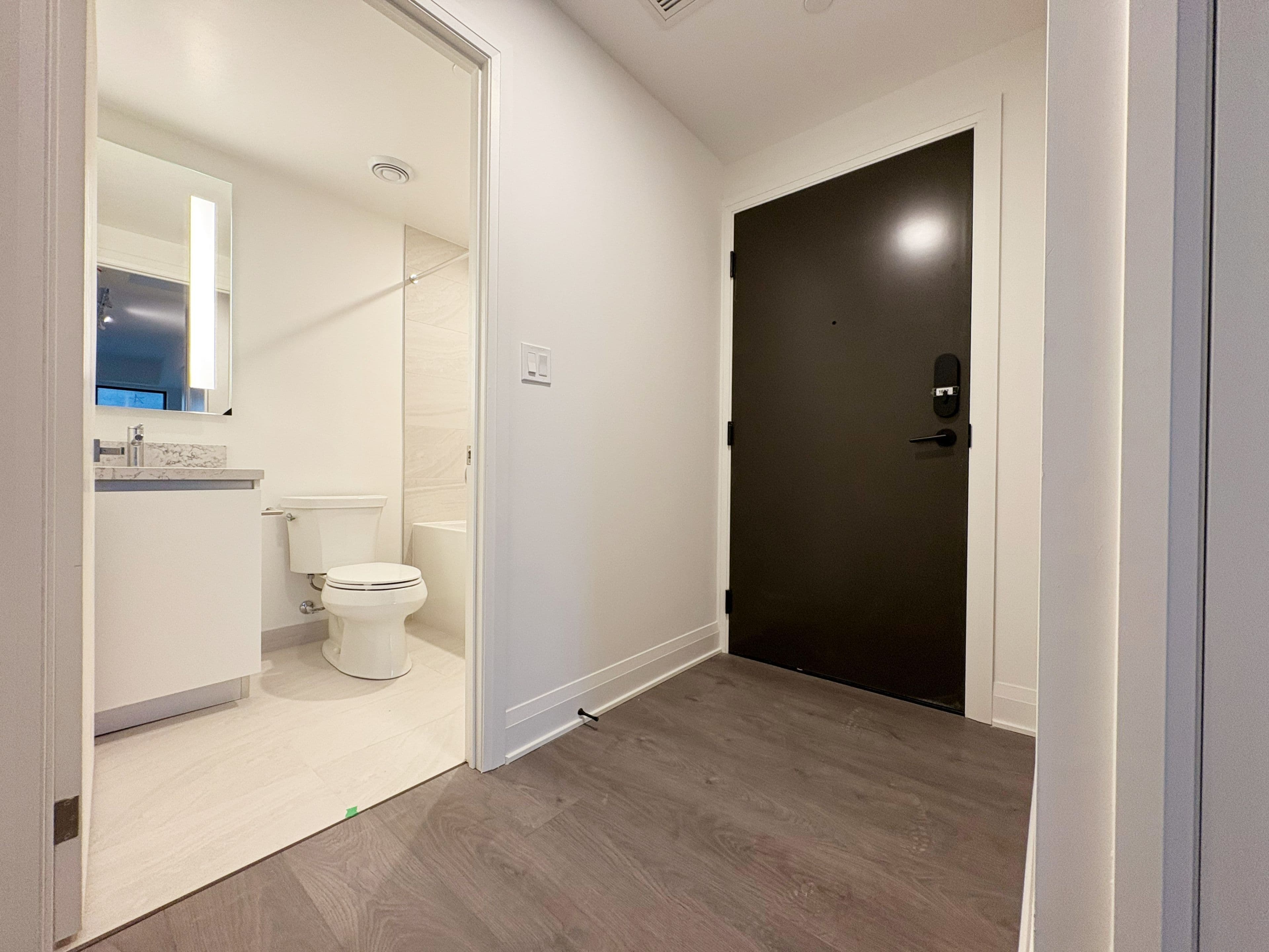 2 Erskine Road 1607, Mississauga, ON L5B 0S1