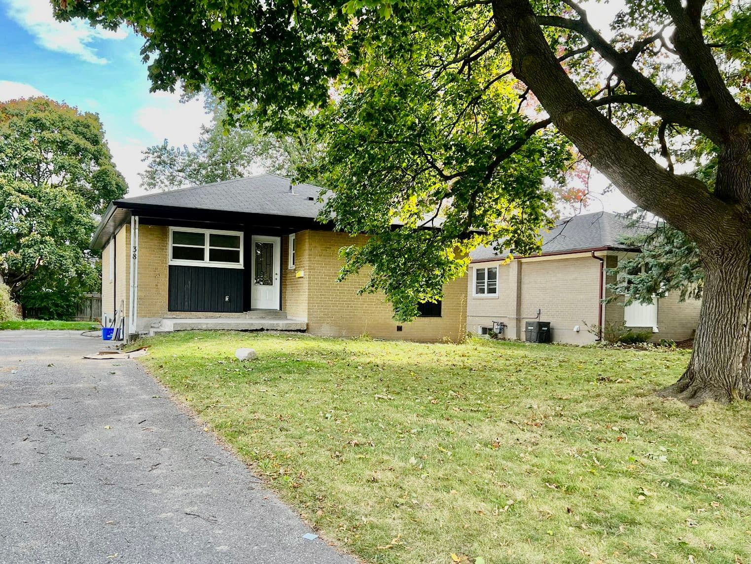 38 Thorncroft Crescent, Ajax, ON L1S 2S2