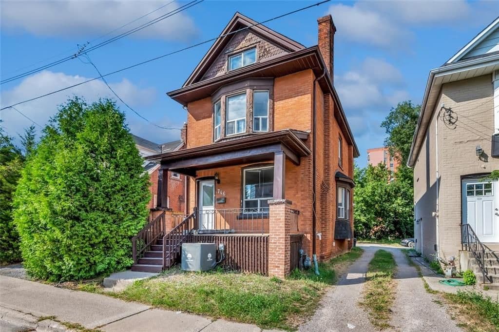 746 King Street W, Hamilton, ON L8S 1J8