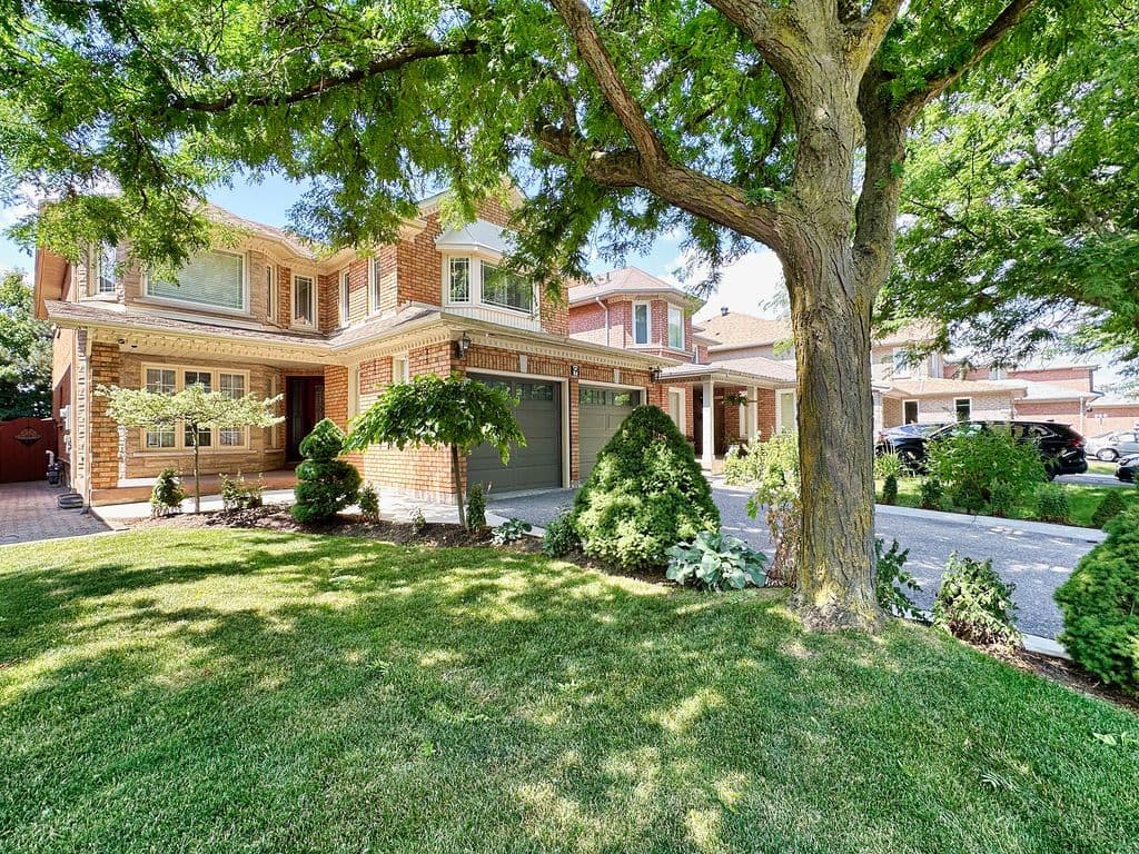 9 Siesta Court, Brampton, ON L6R 1P2