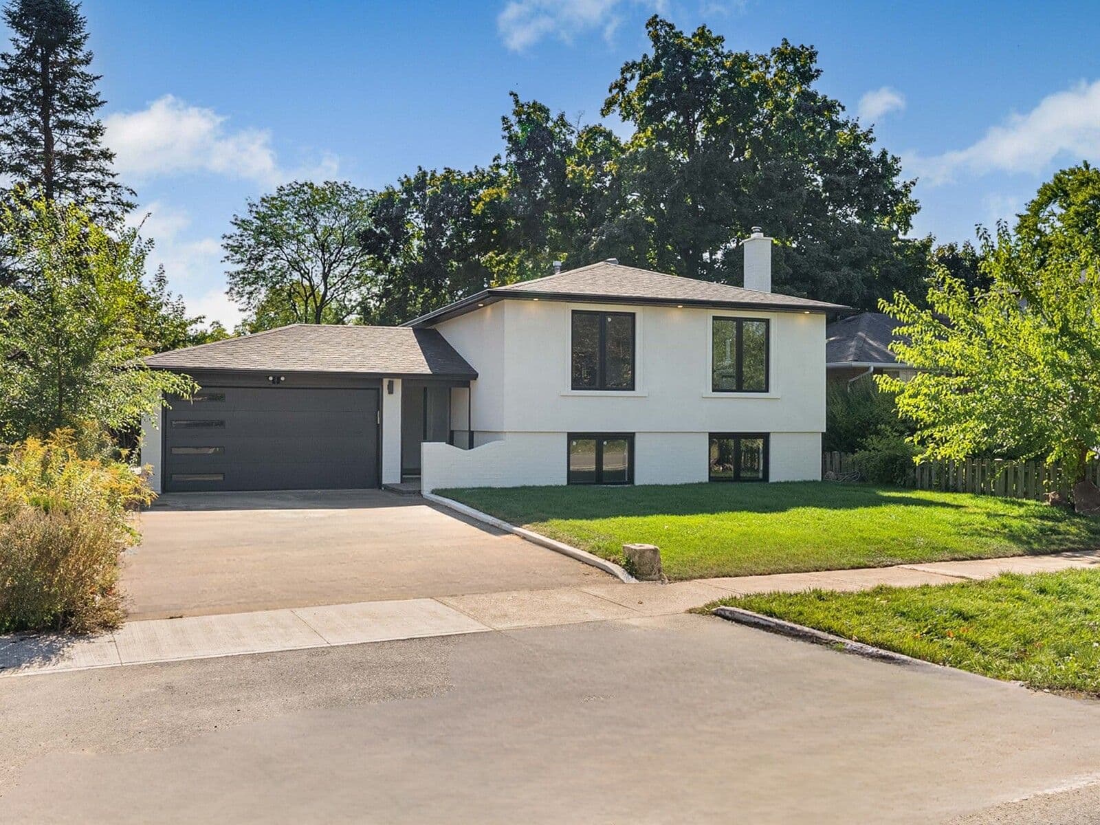 1128 Pinegrove Road, Oakville, ON L6L 2W6