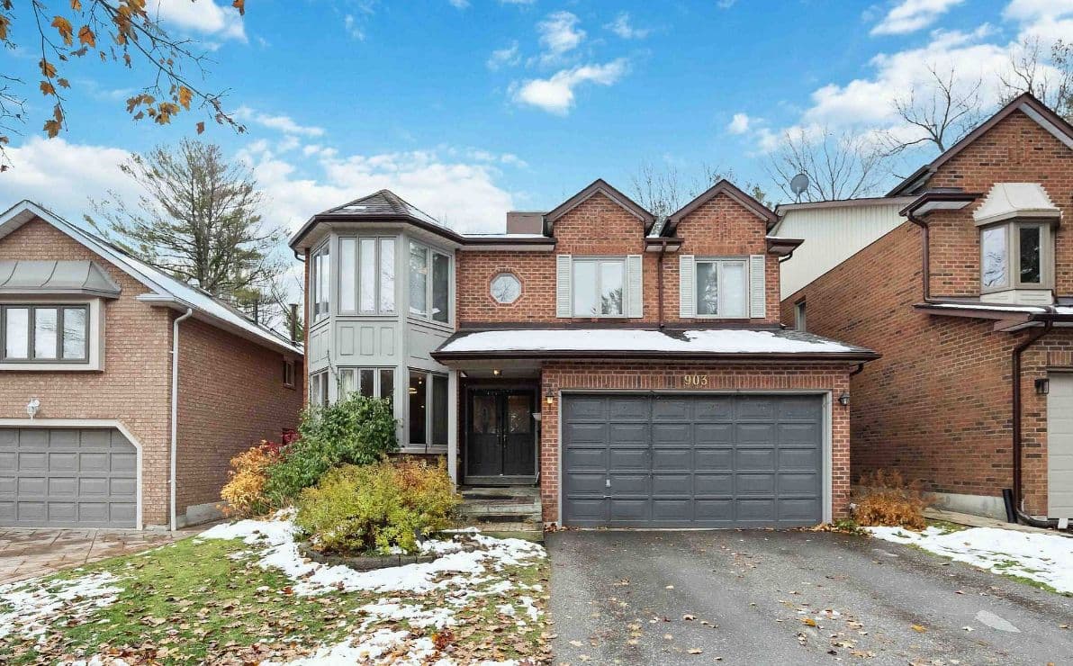903 Alanbury Crescent, Pickering, ON L1X 2S3